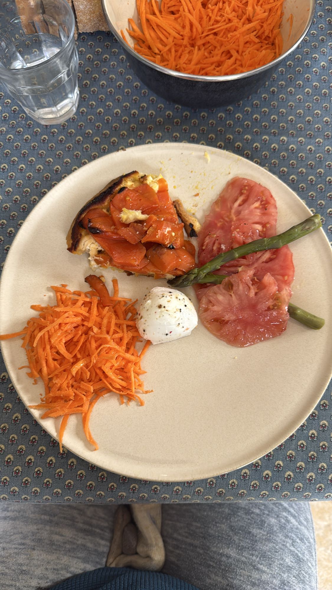 Tomates mozzarella, carottes râpées