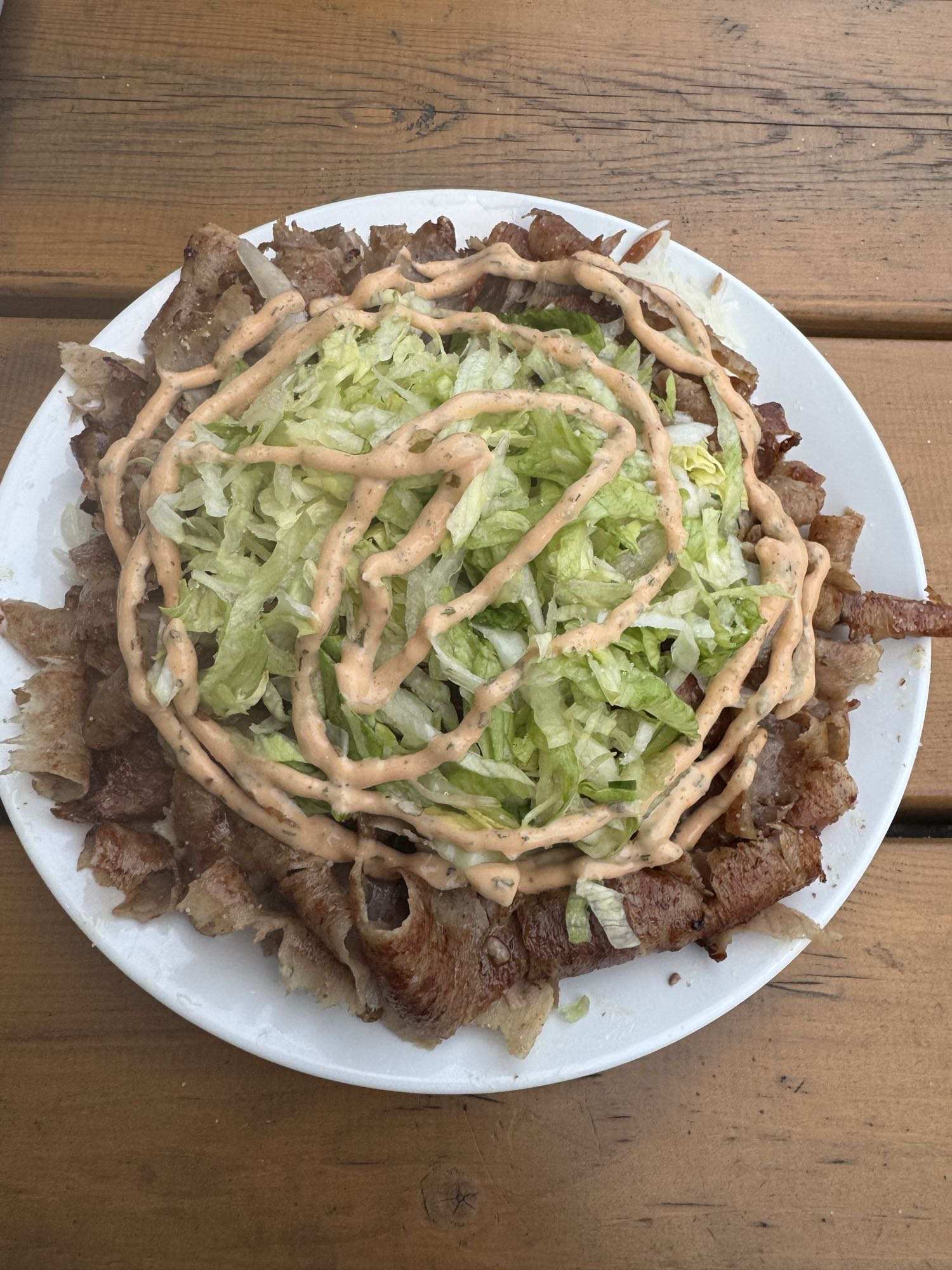 Kebabteller mit Salat