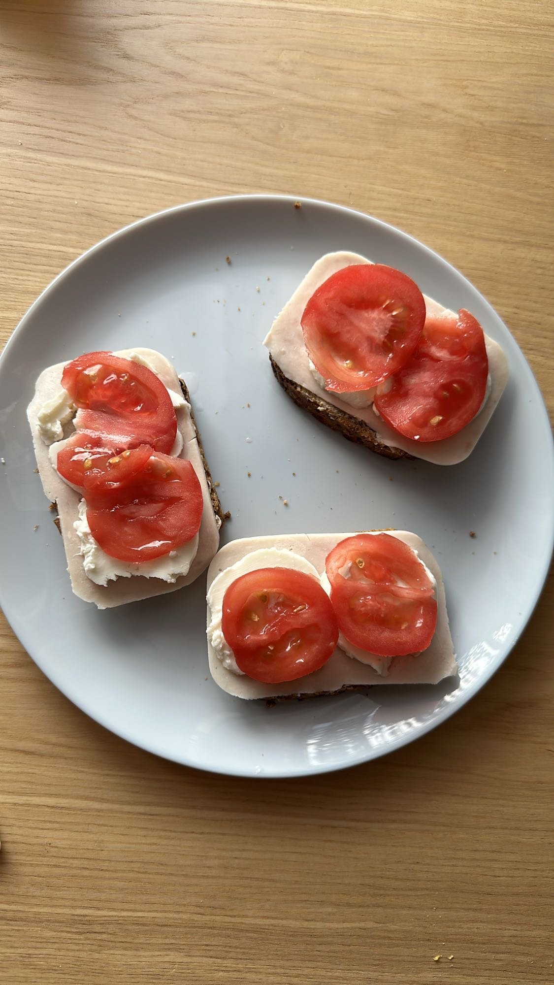 Kanapki z serem i pomidorem