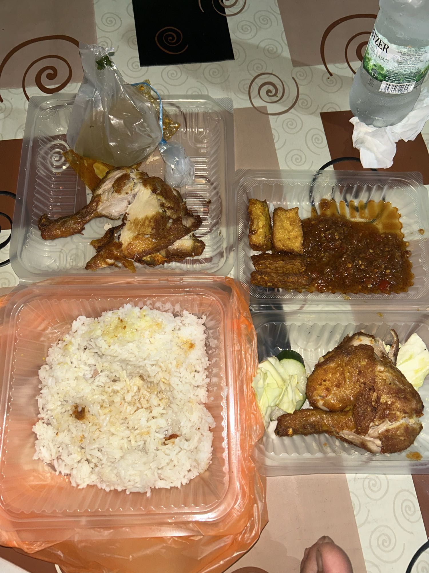 Nasi ayam goreng sambal