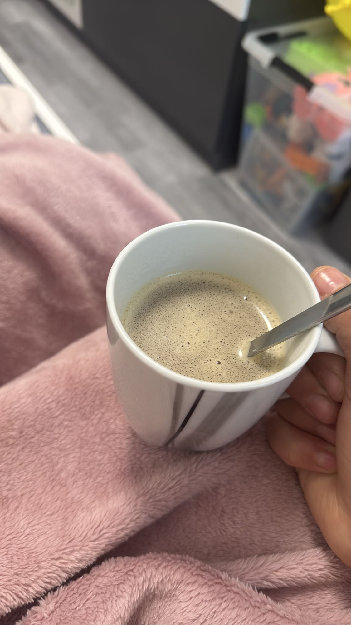 Tasse Kaffee mit Milch und Zucker