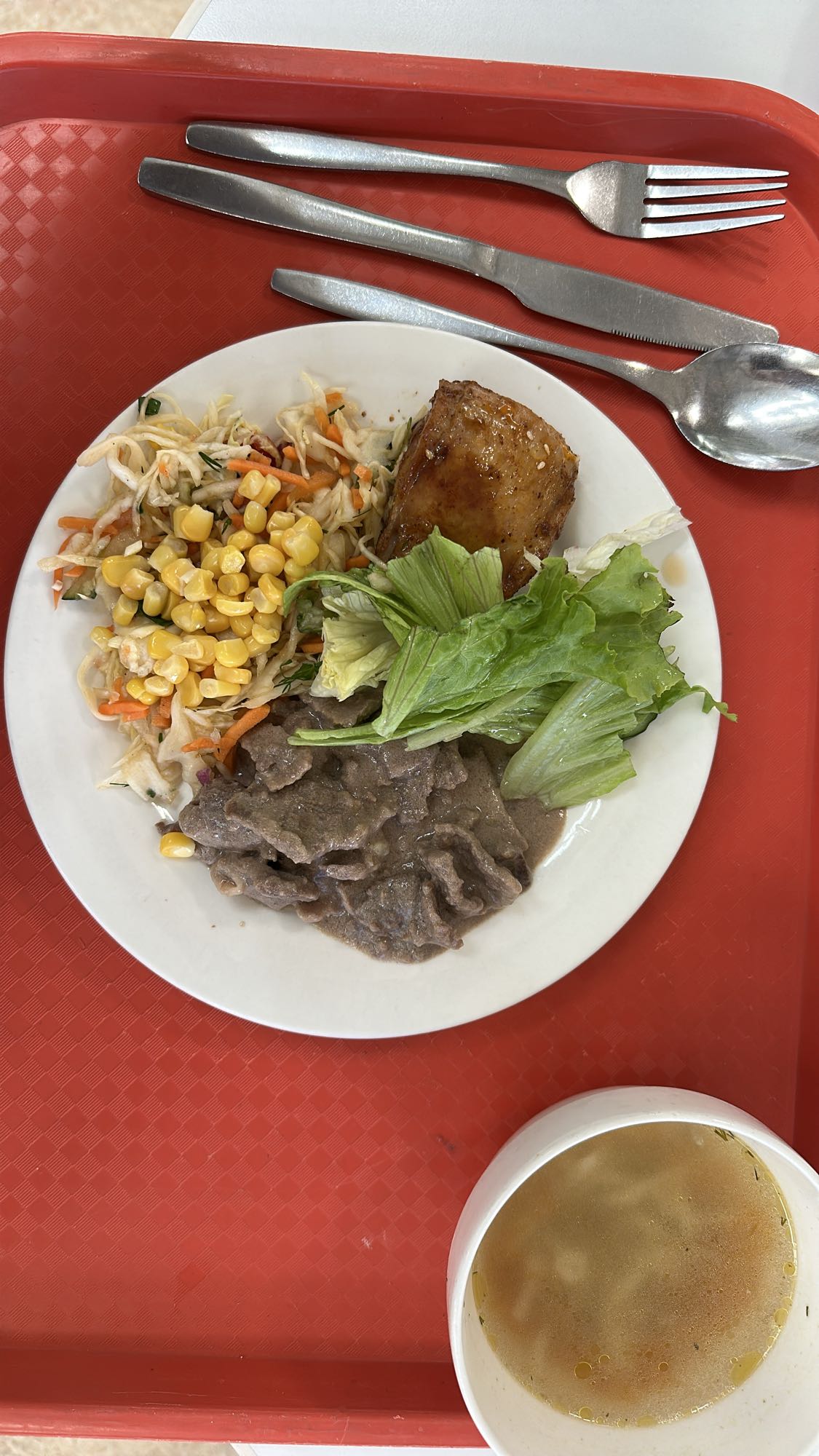 Обед с мясом и салатом