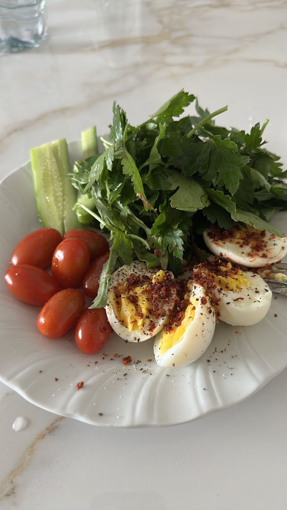 Yumurta ve sebze tabağı