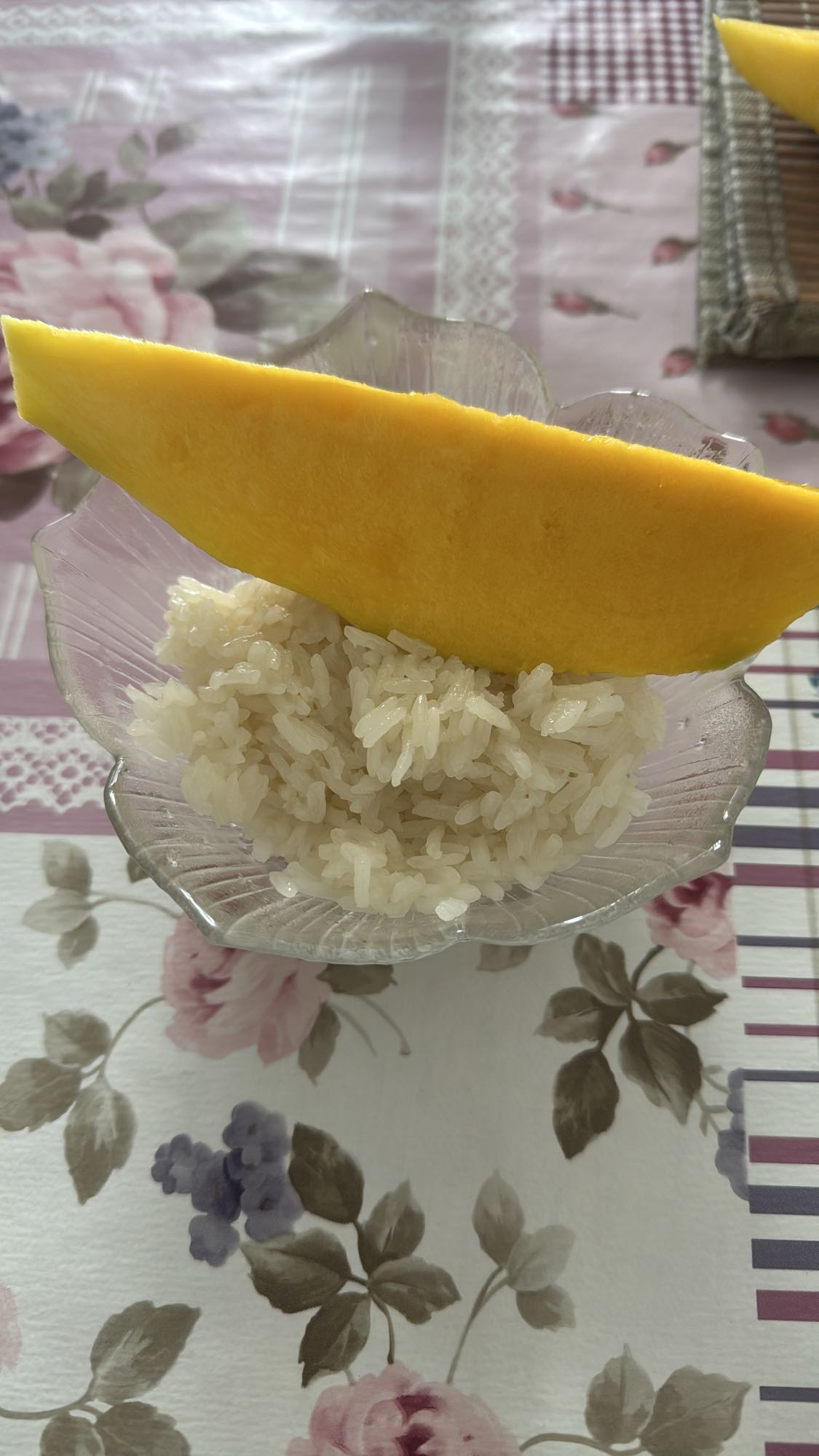 Sticky rice with mango