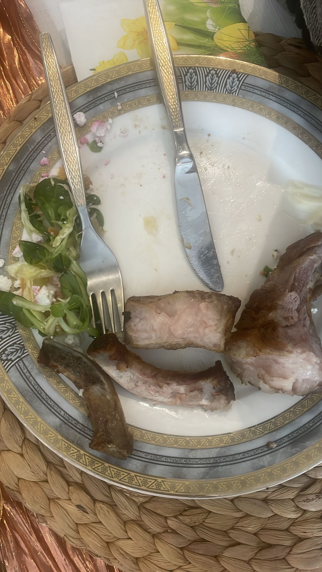 Costillas con ensalada