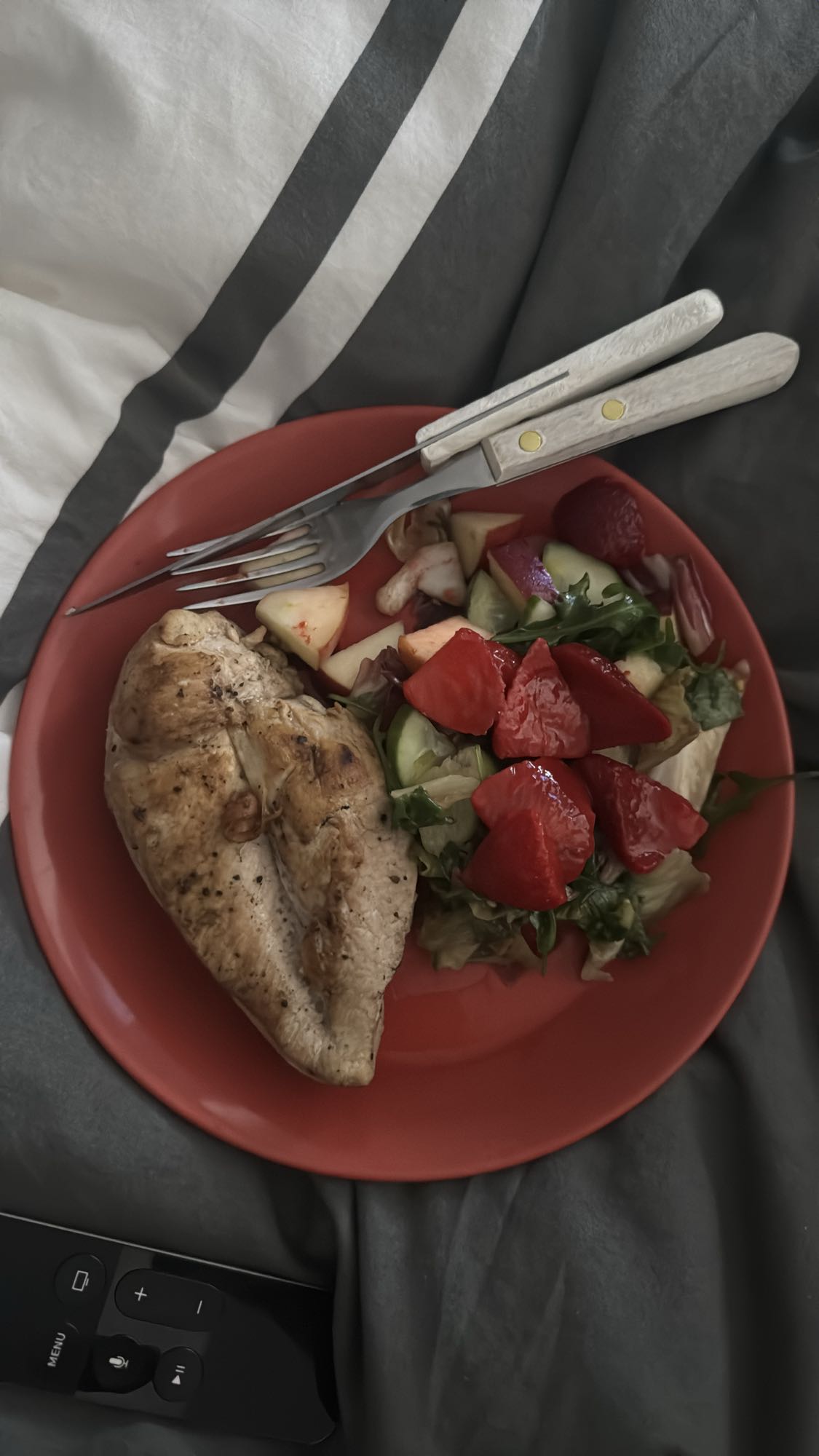 Kyckling med fruktsallad