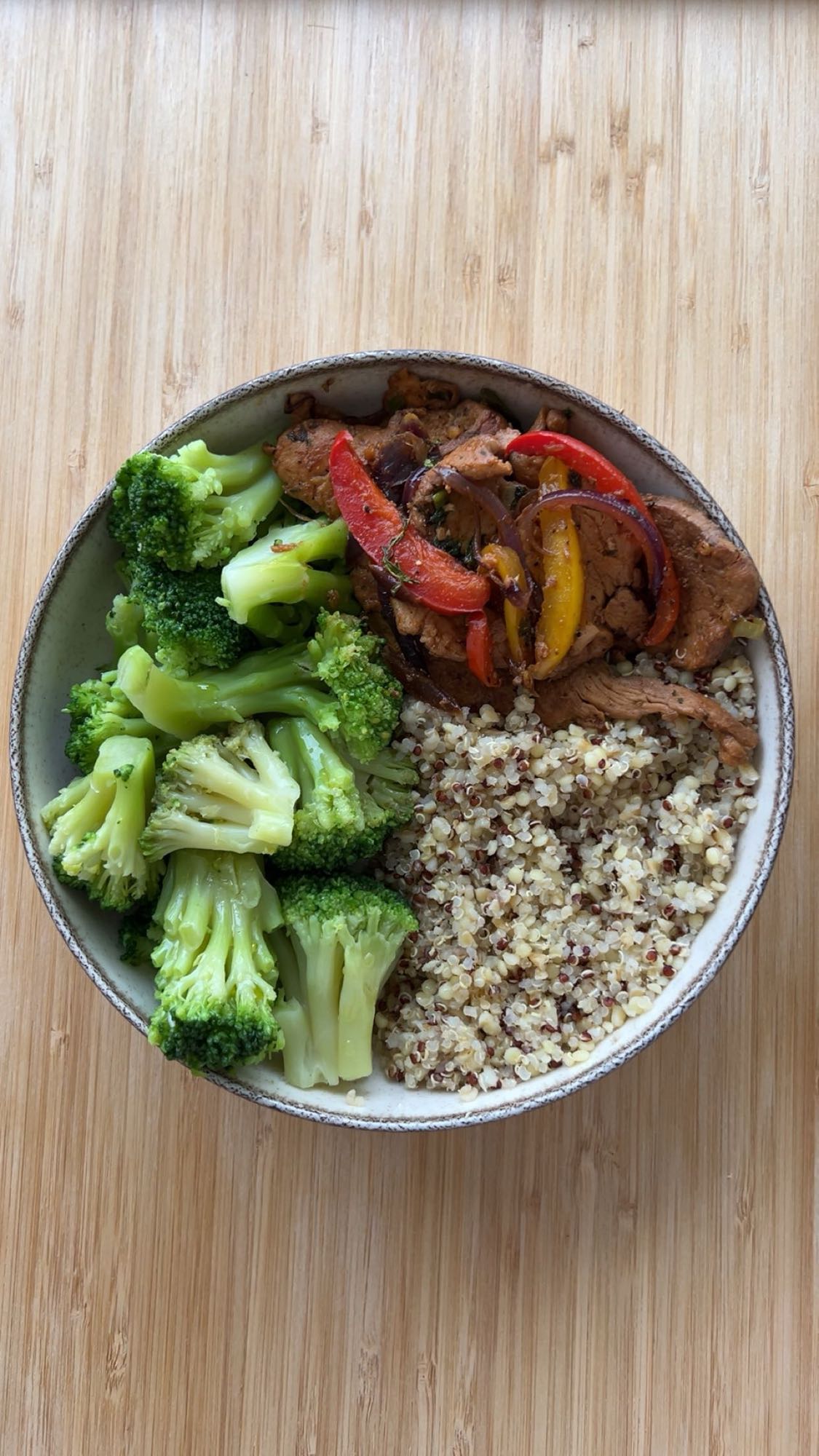 Bol quinoa poulet légumes