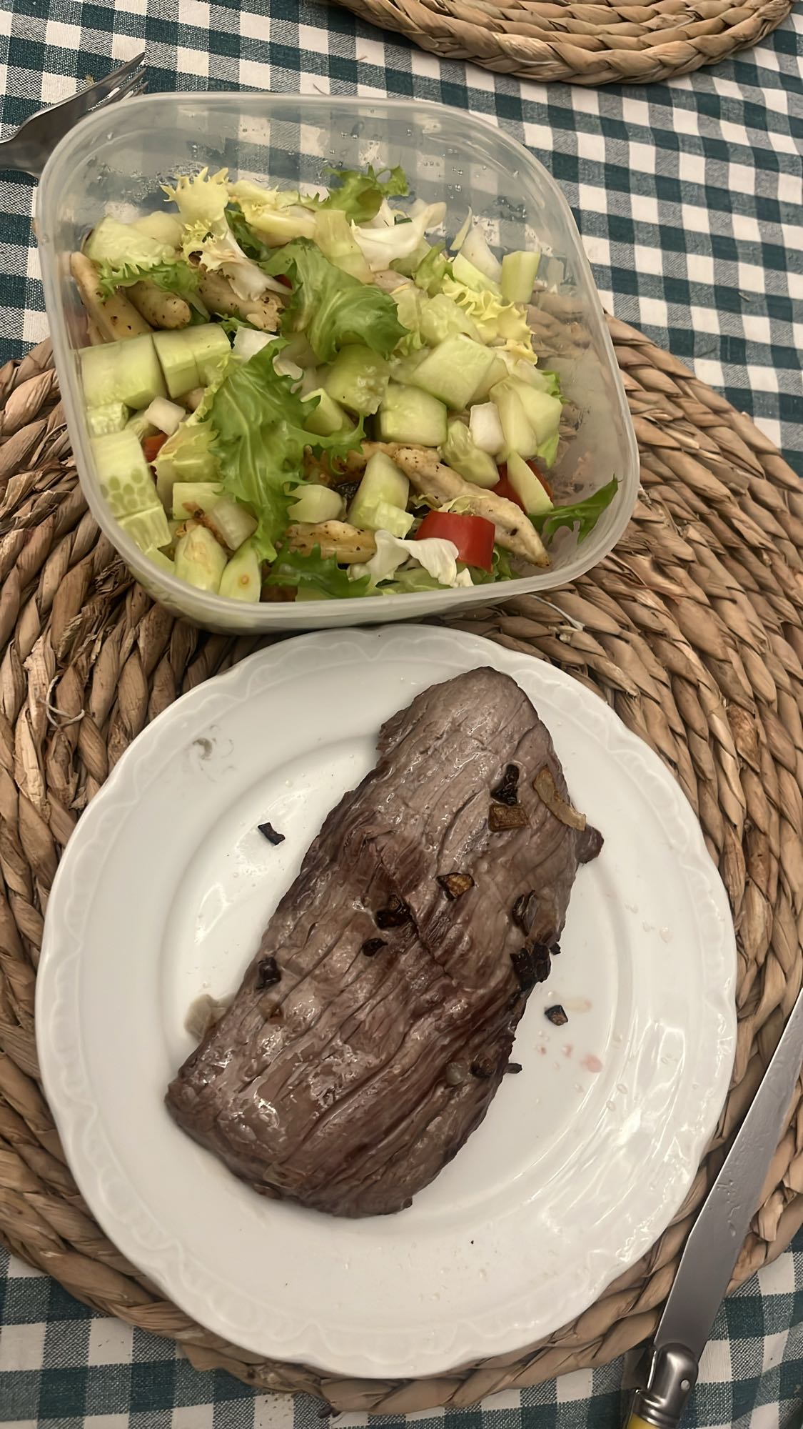 Grilled Beef with Salad