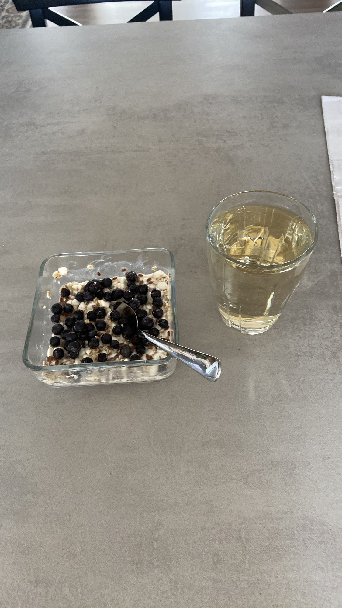 Overnightoats 0.5dl havregryn keso mandelmjölk blåbär chia