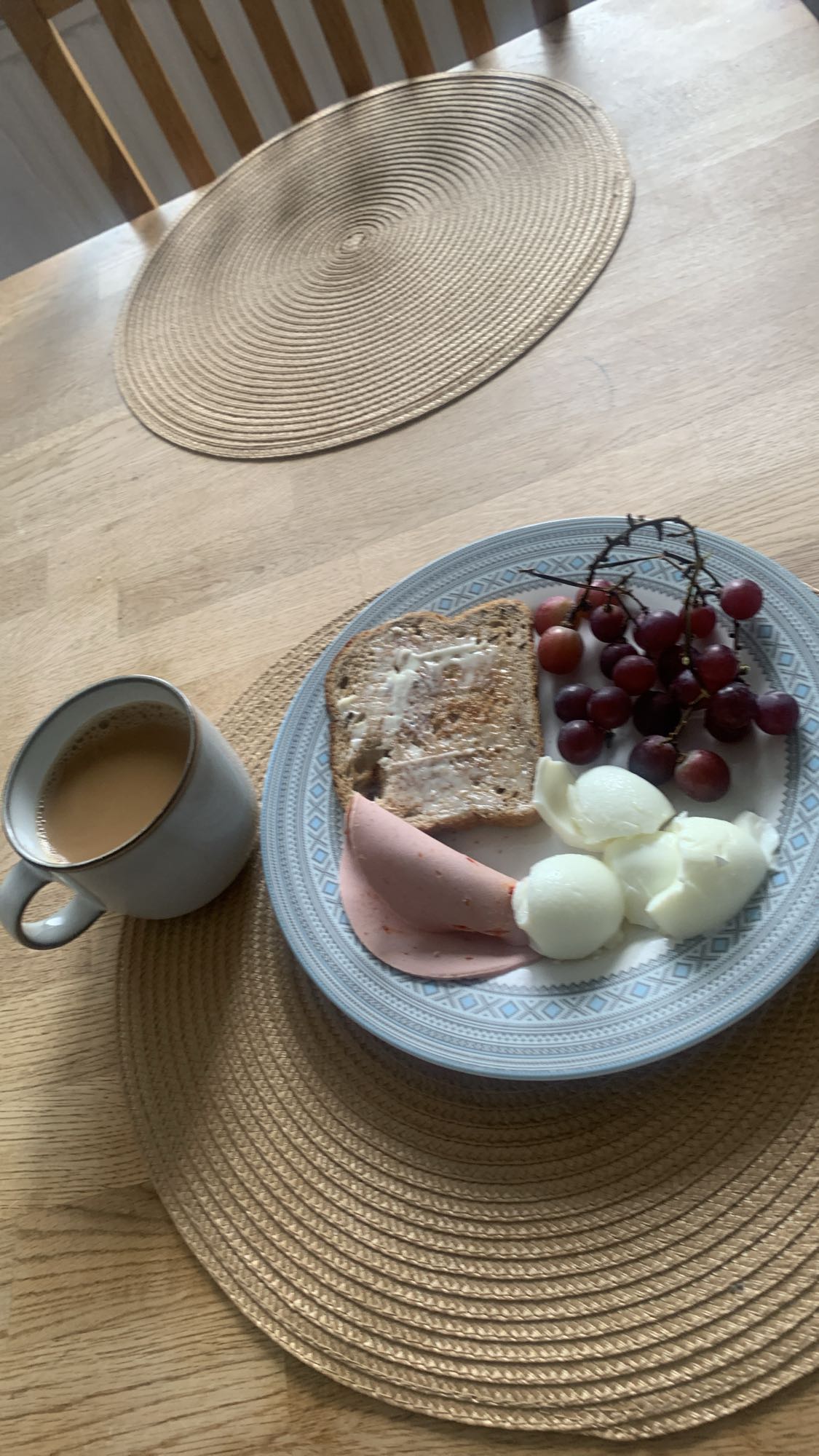 Frukosttallrik med ägg