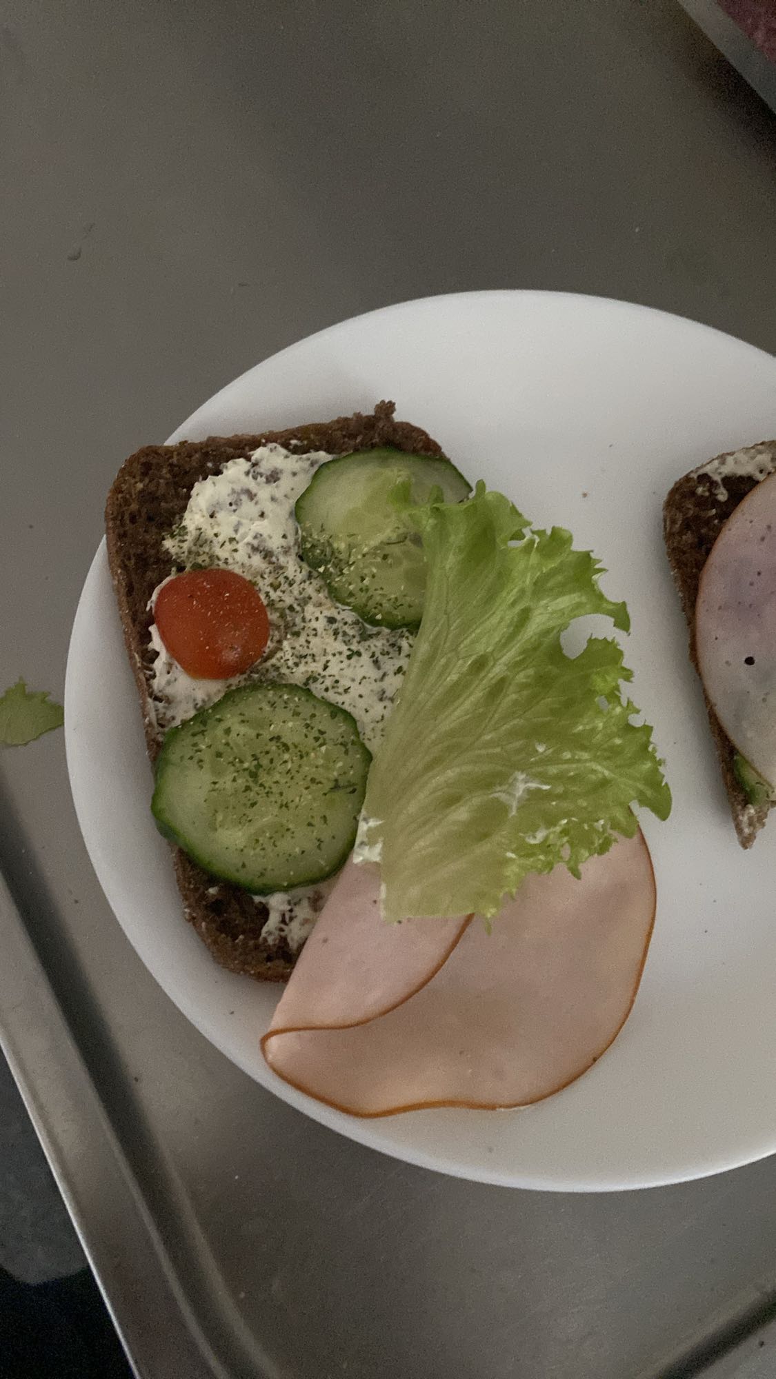 Rågbröd med kalkonskinka
