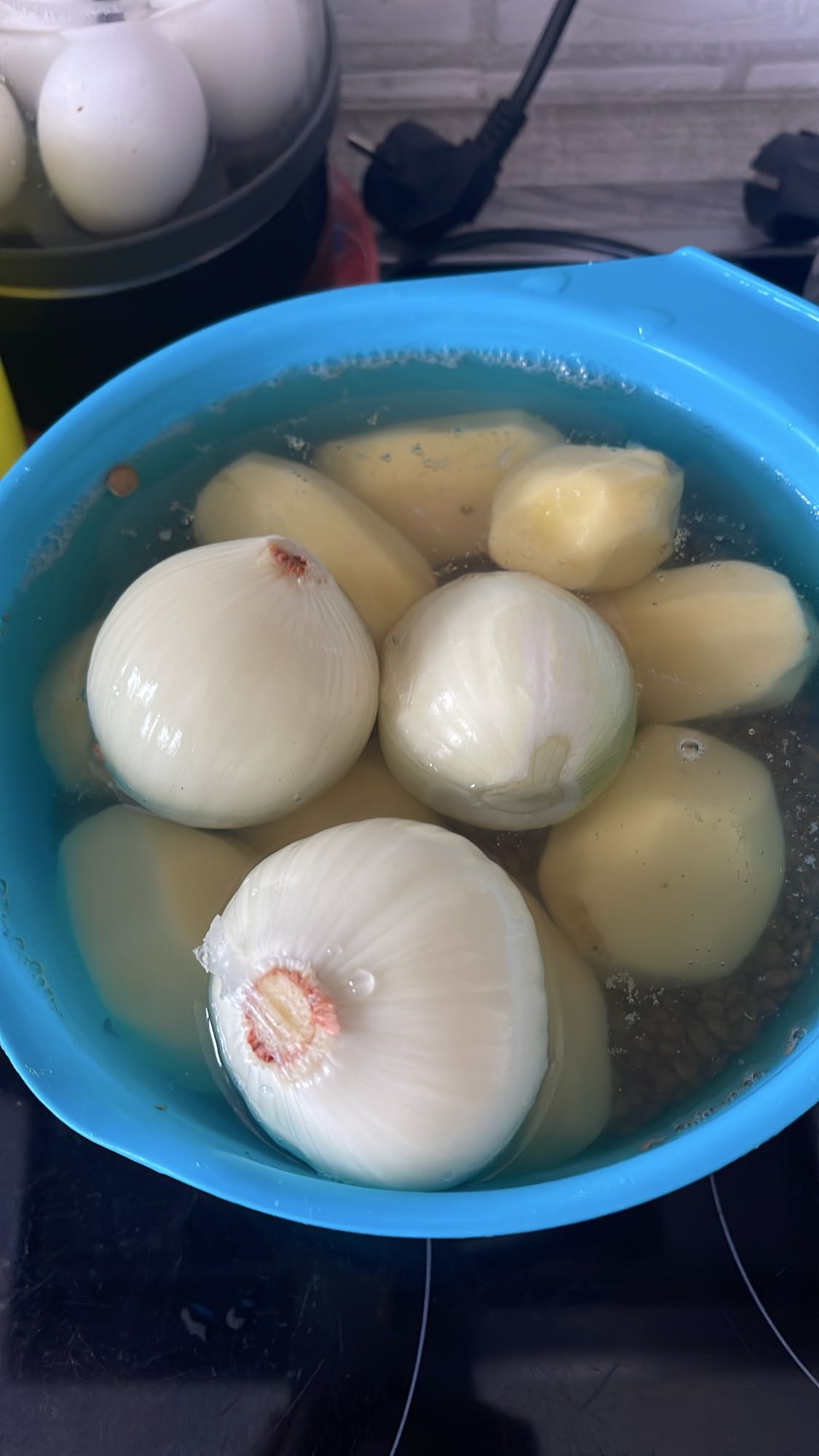 Papas y cebollas cocidas