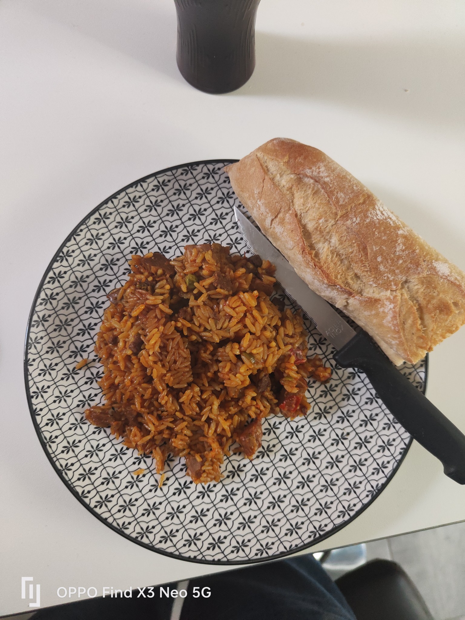 Riz à la viande et pain