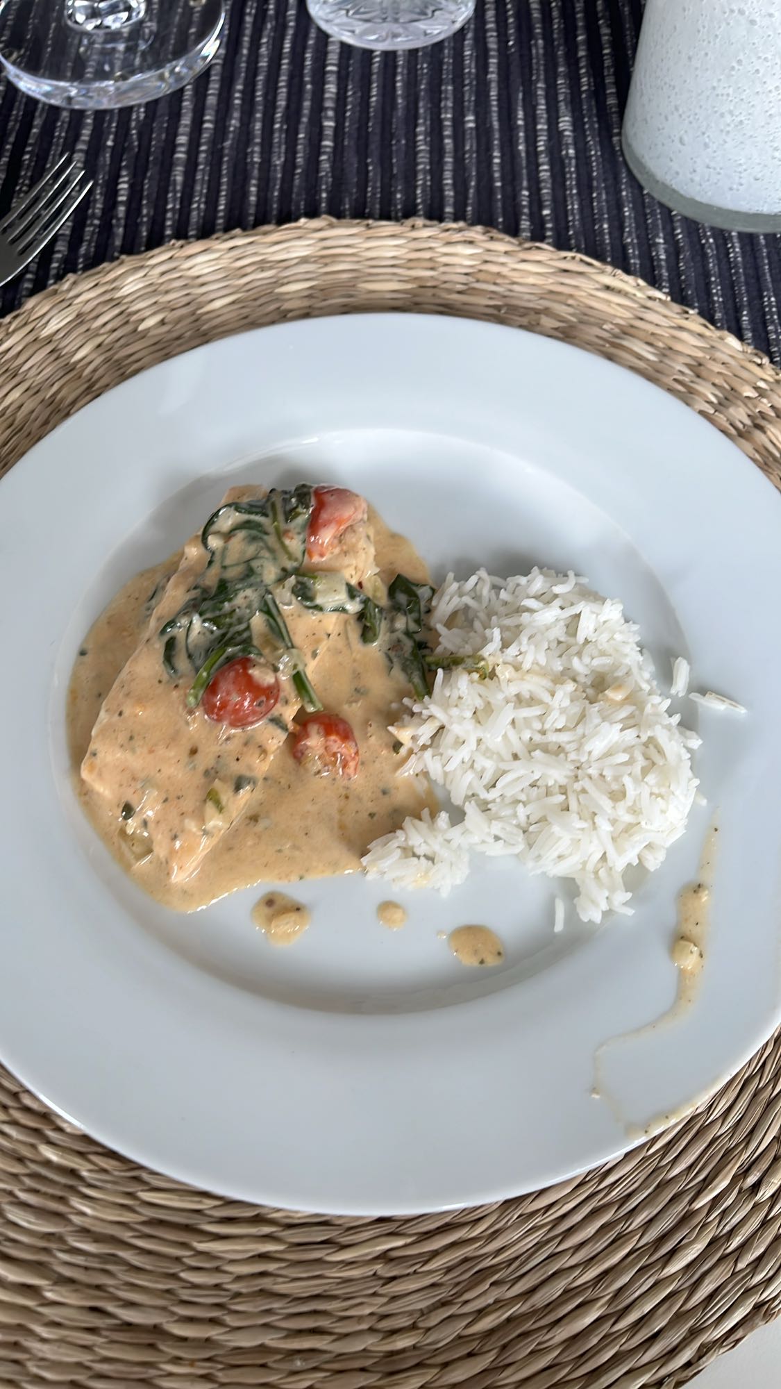 Lax i gräddsås med ris