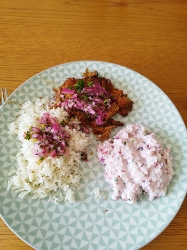 Riz avec porc effiloché et fromage blanc aux radis
