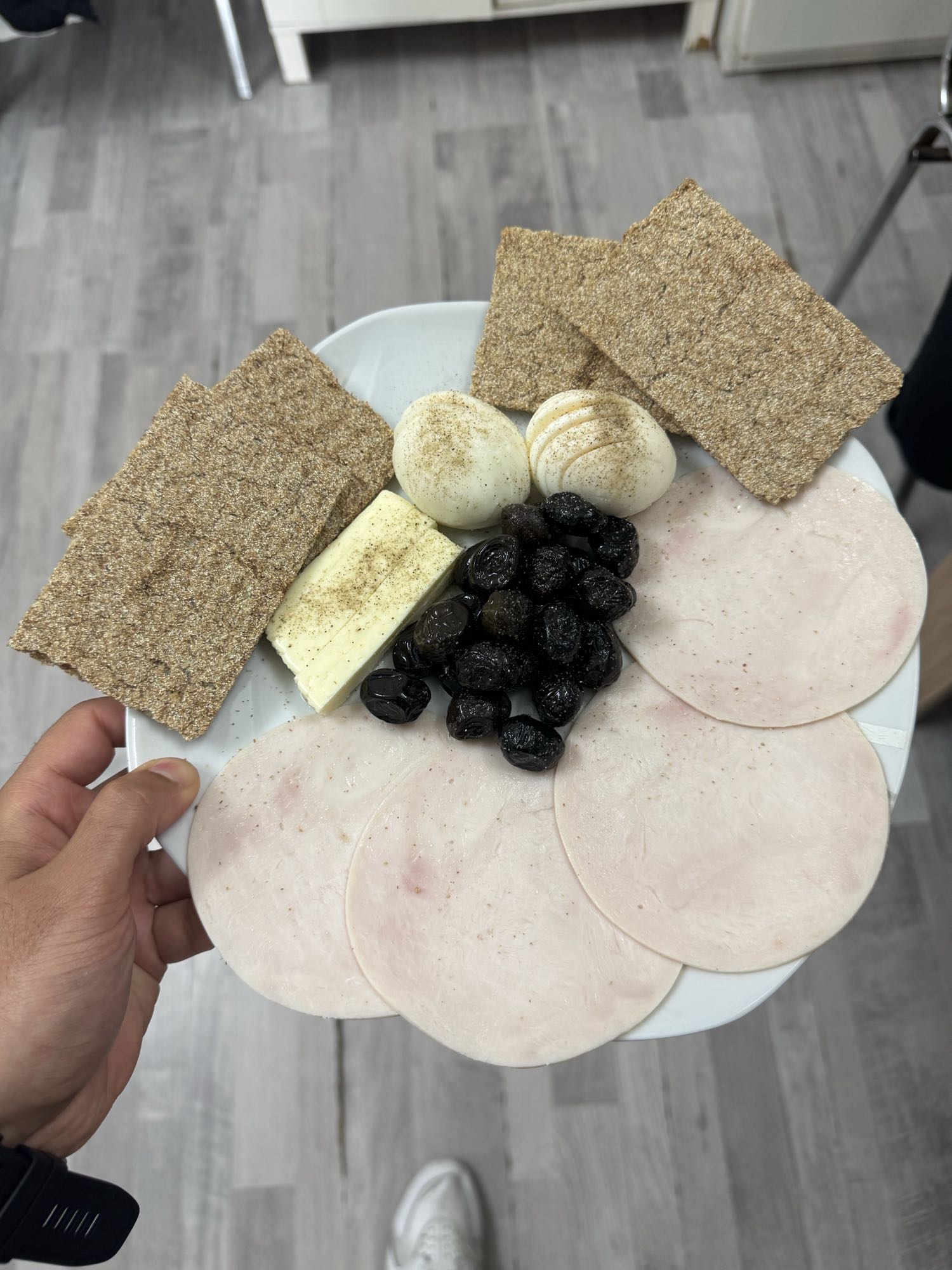 Platte mit Aufschnitt und Käse
