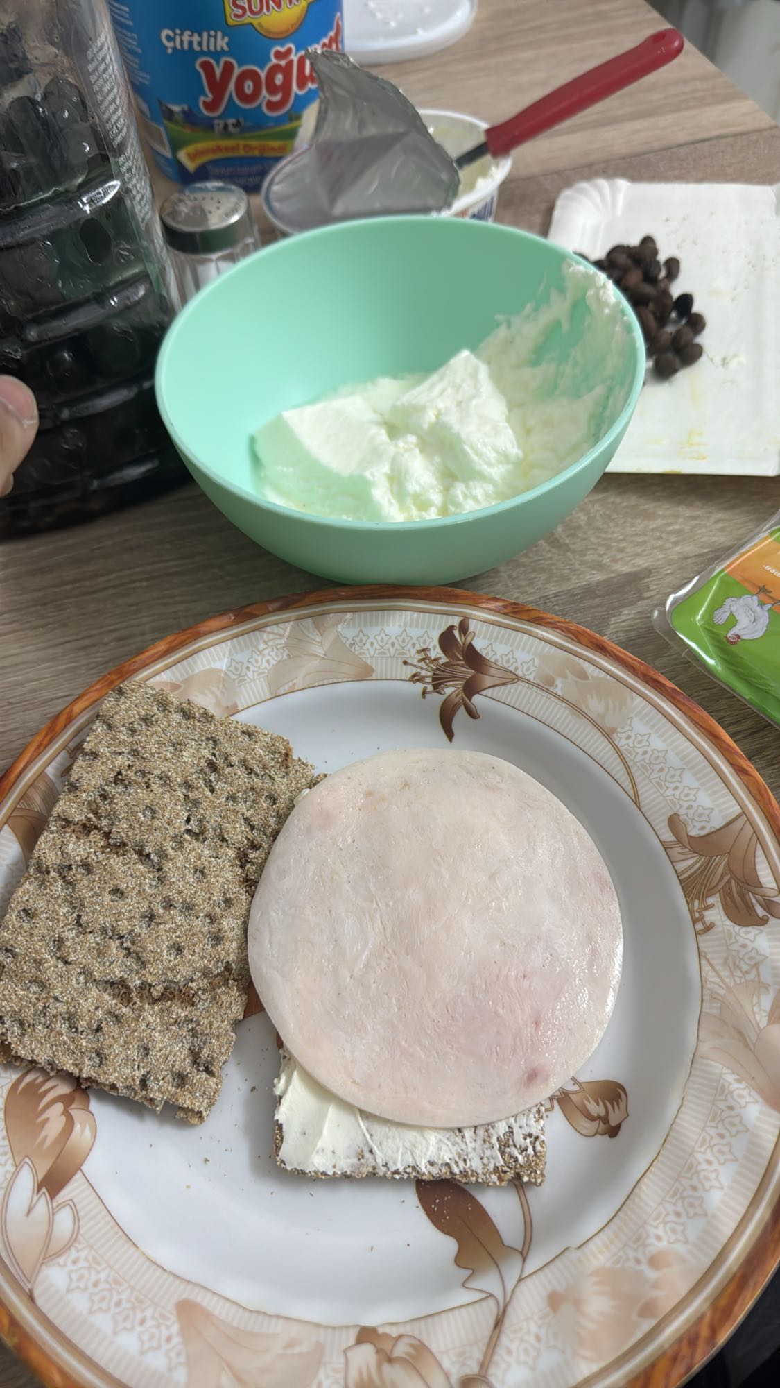 Joghurt-Cracker-Teller