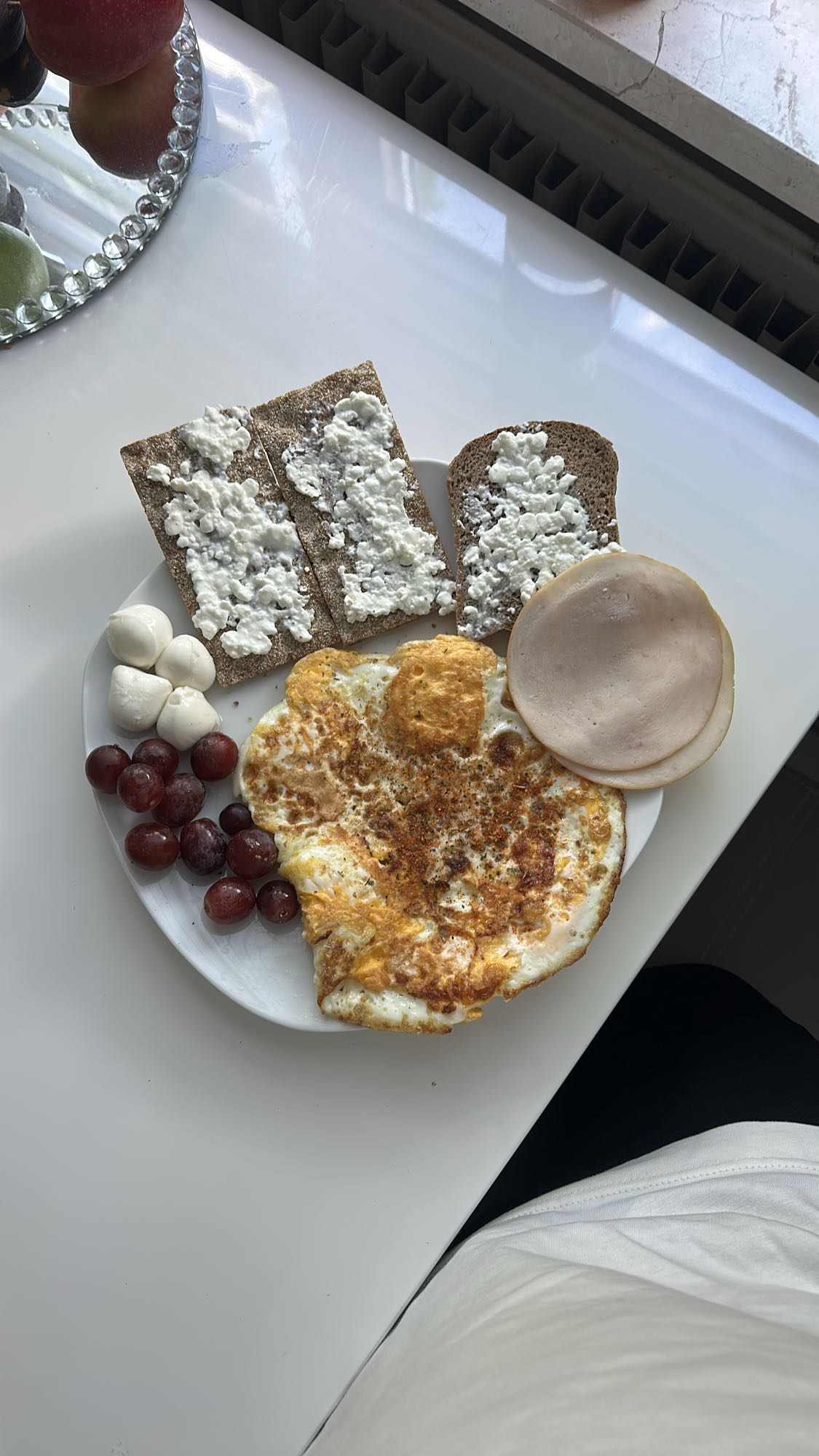Omelett mit Brot & Käse