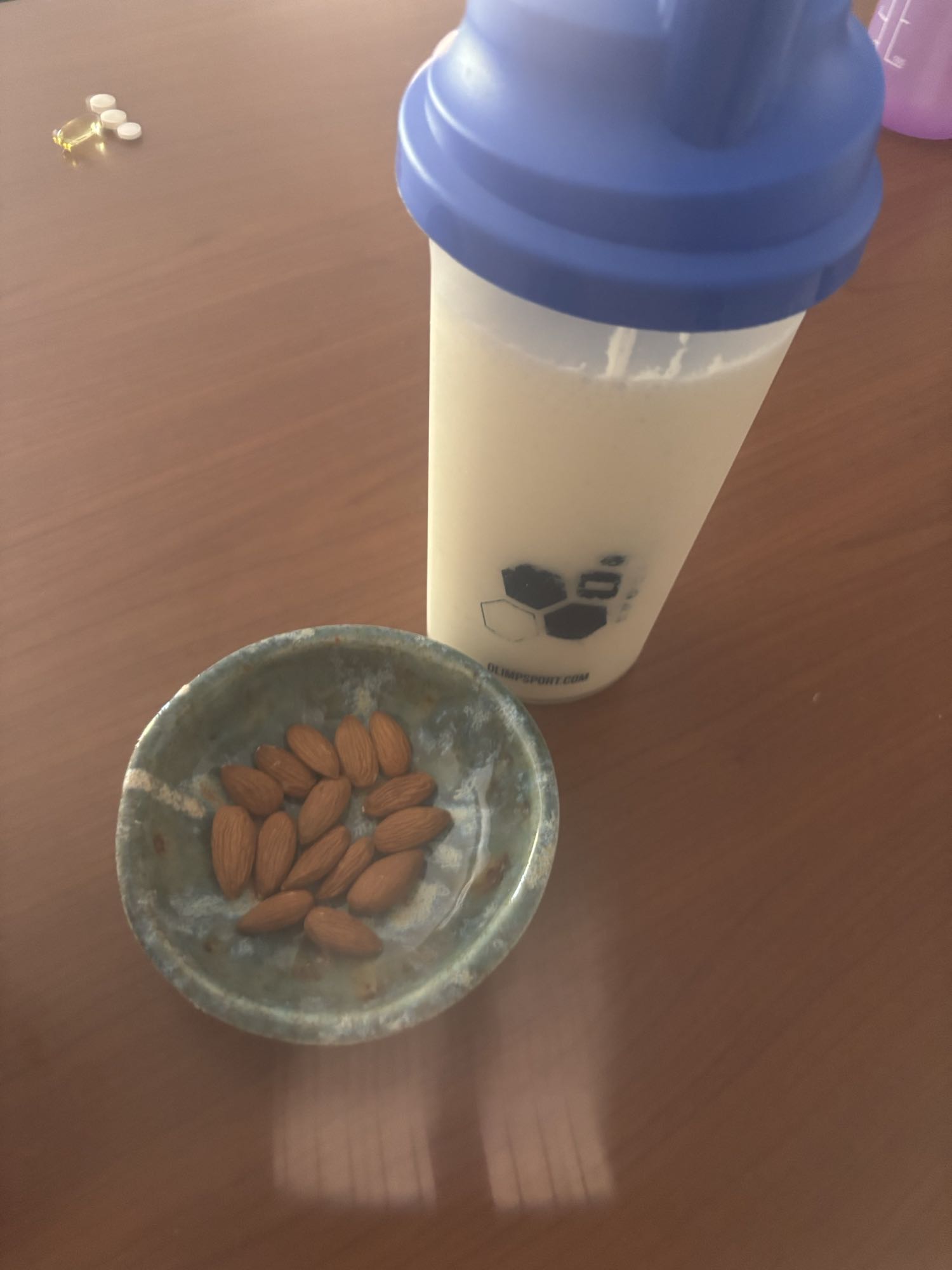 Shake protéiné, banane, amandes et lait de coco