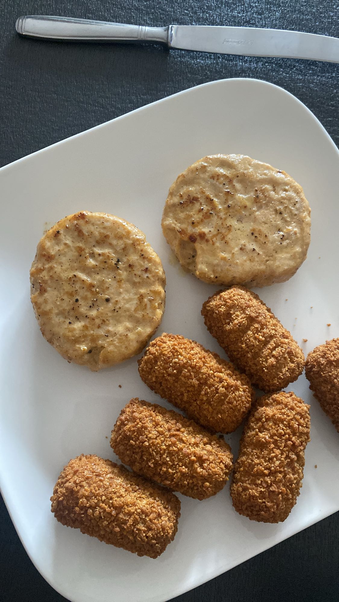 Hamburgers de poulet et croquettes de patate douce