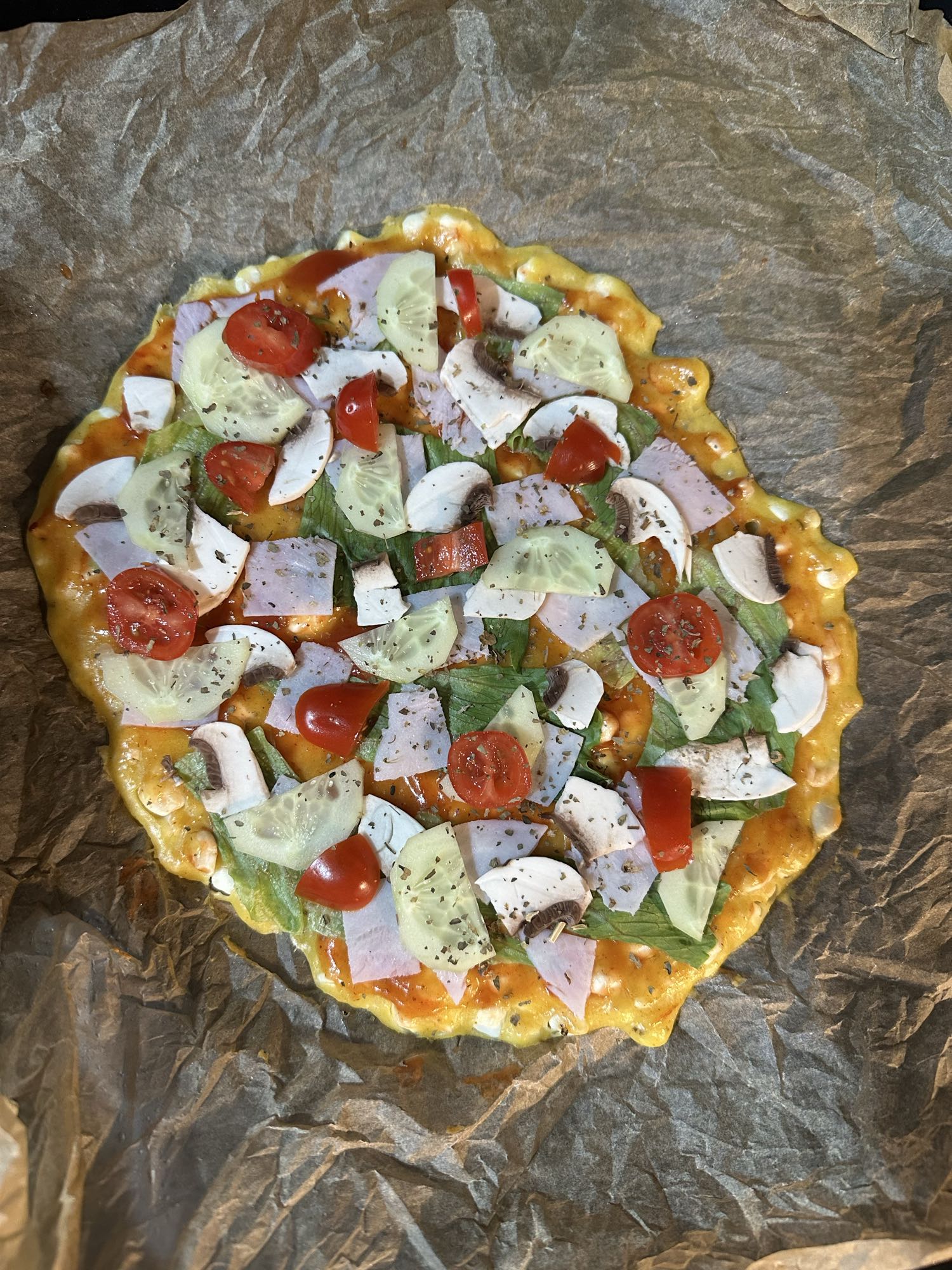 Pizza warzywna z szynką