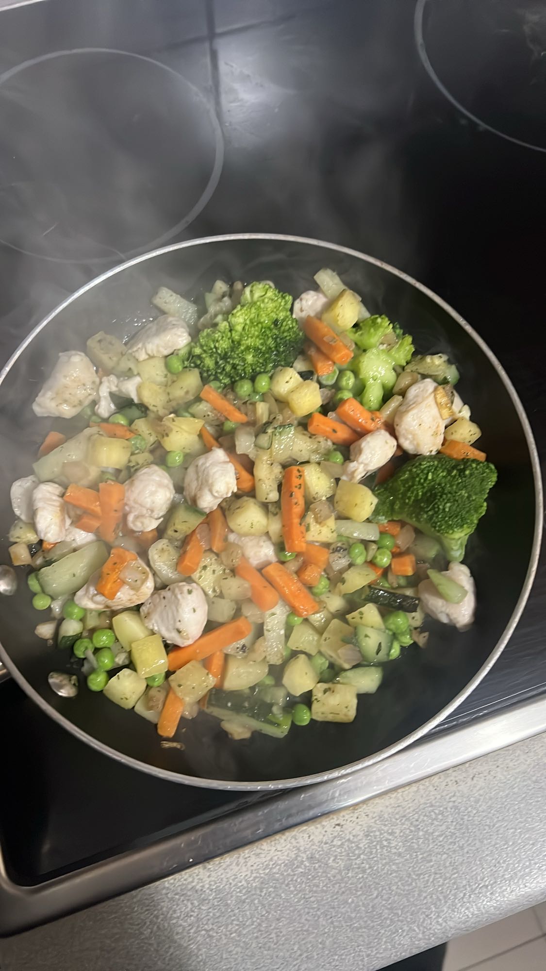 Salteado de pollo y verduras