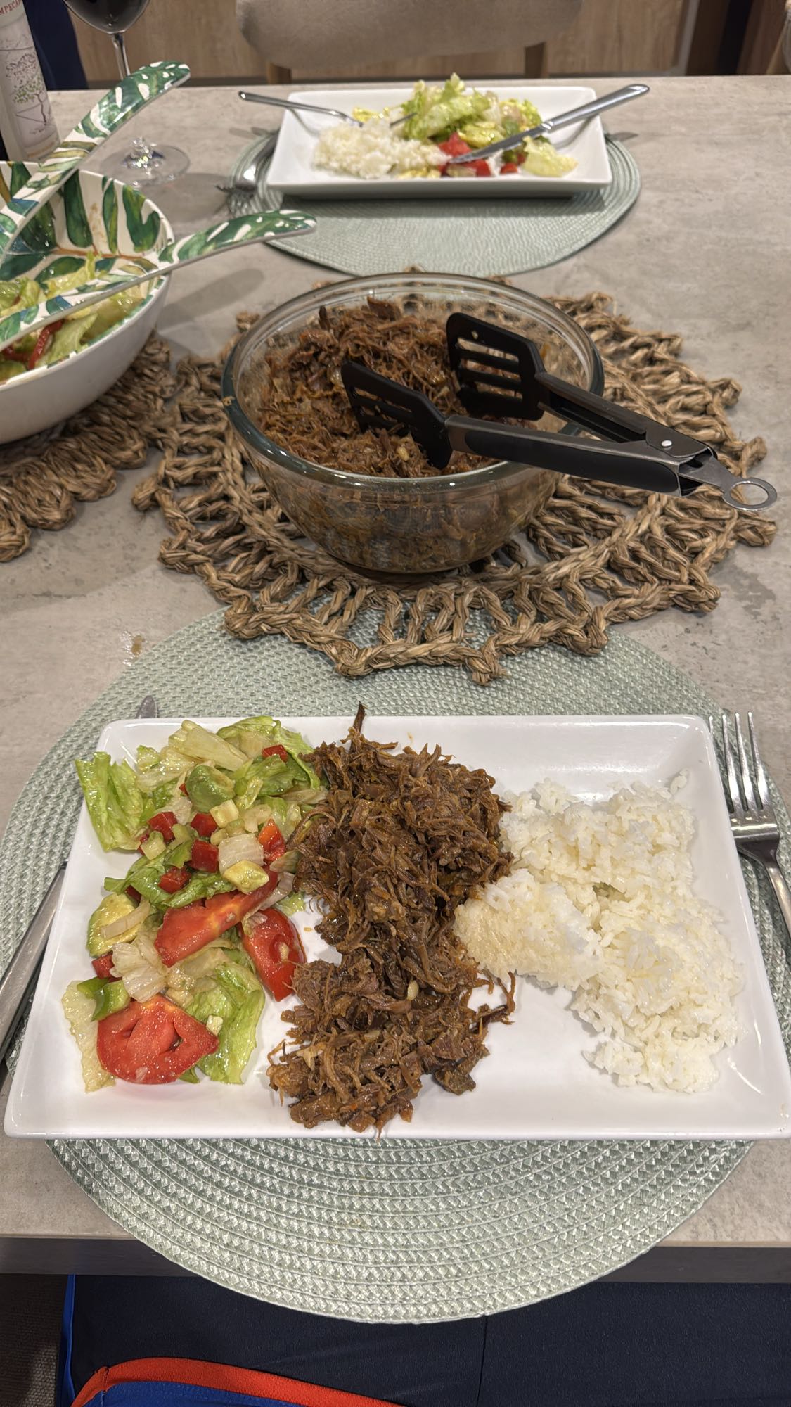 Carne deshebrada con arroz