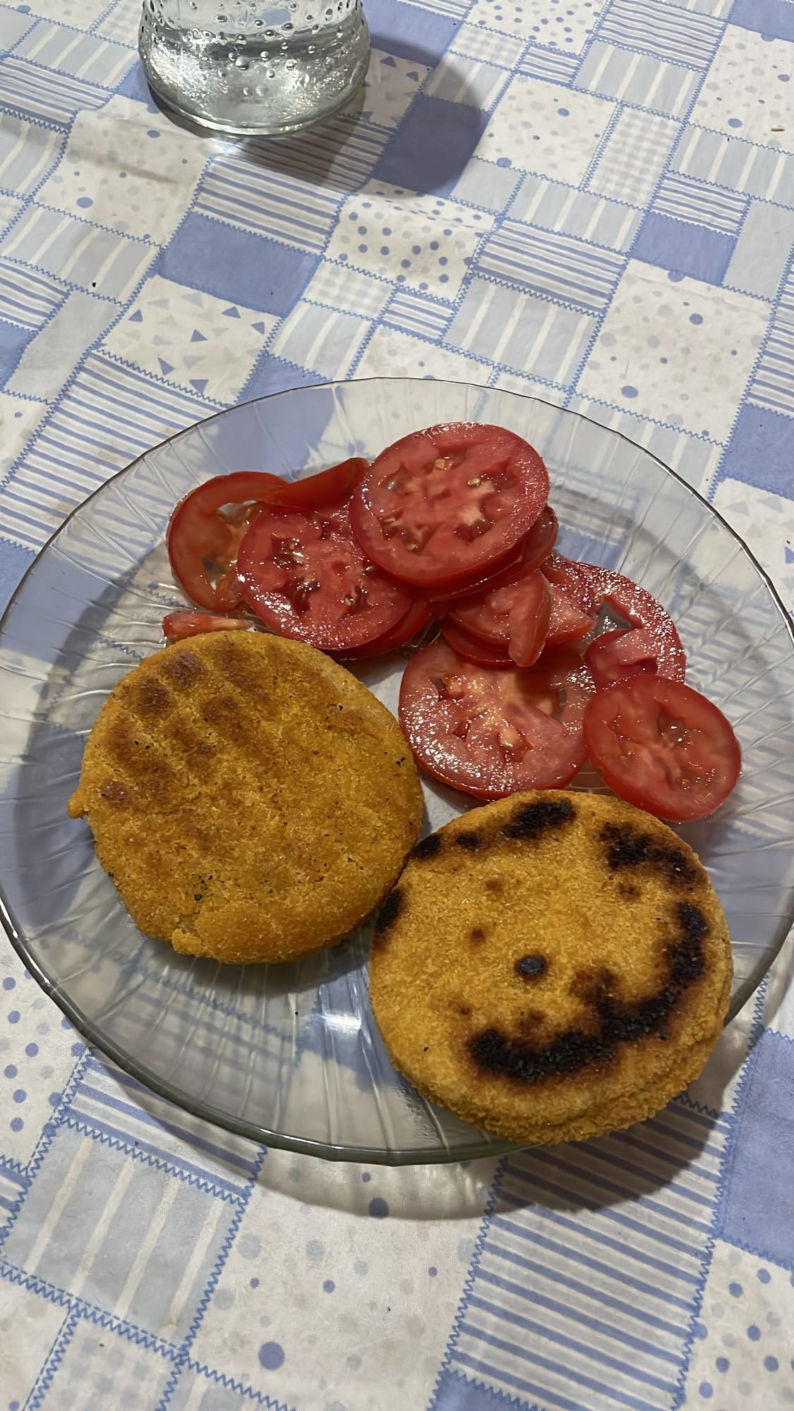 Medallones de pollo con tomate