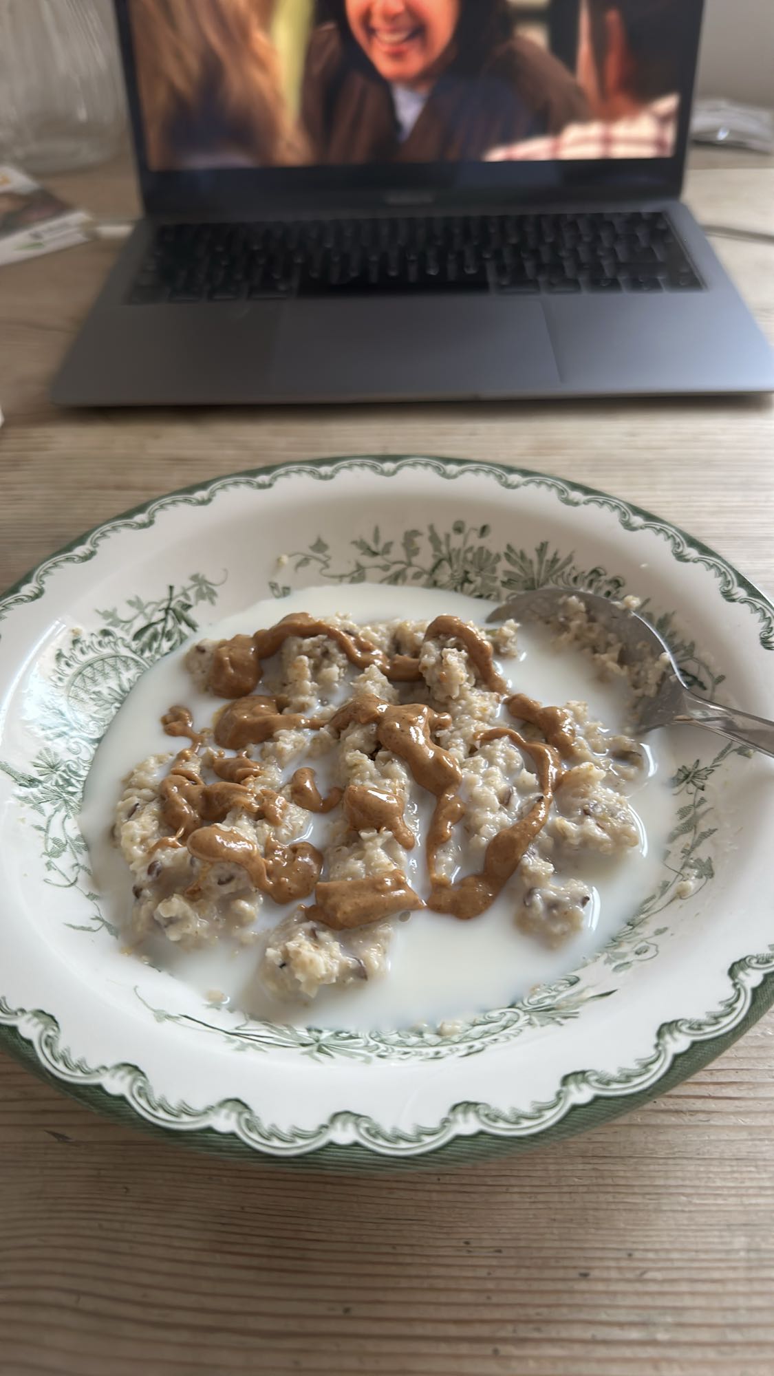 Havregryn med jordnötssmör