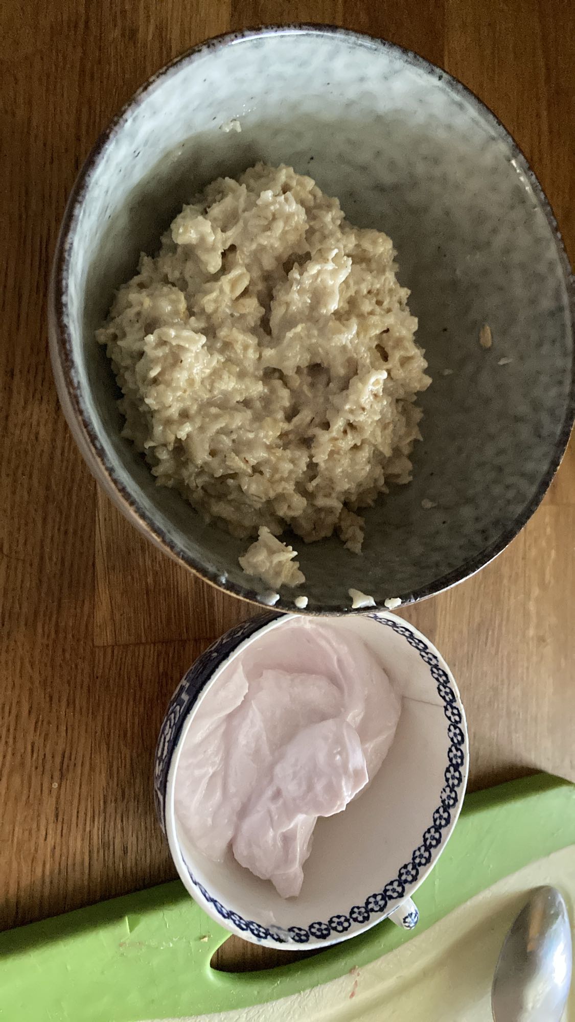 Havregryn och yoghurt