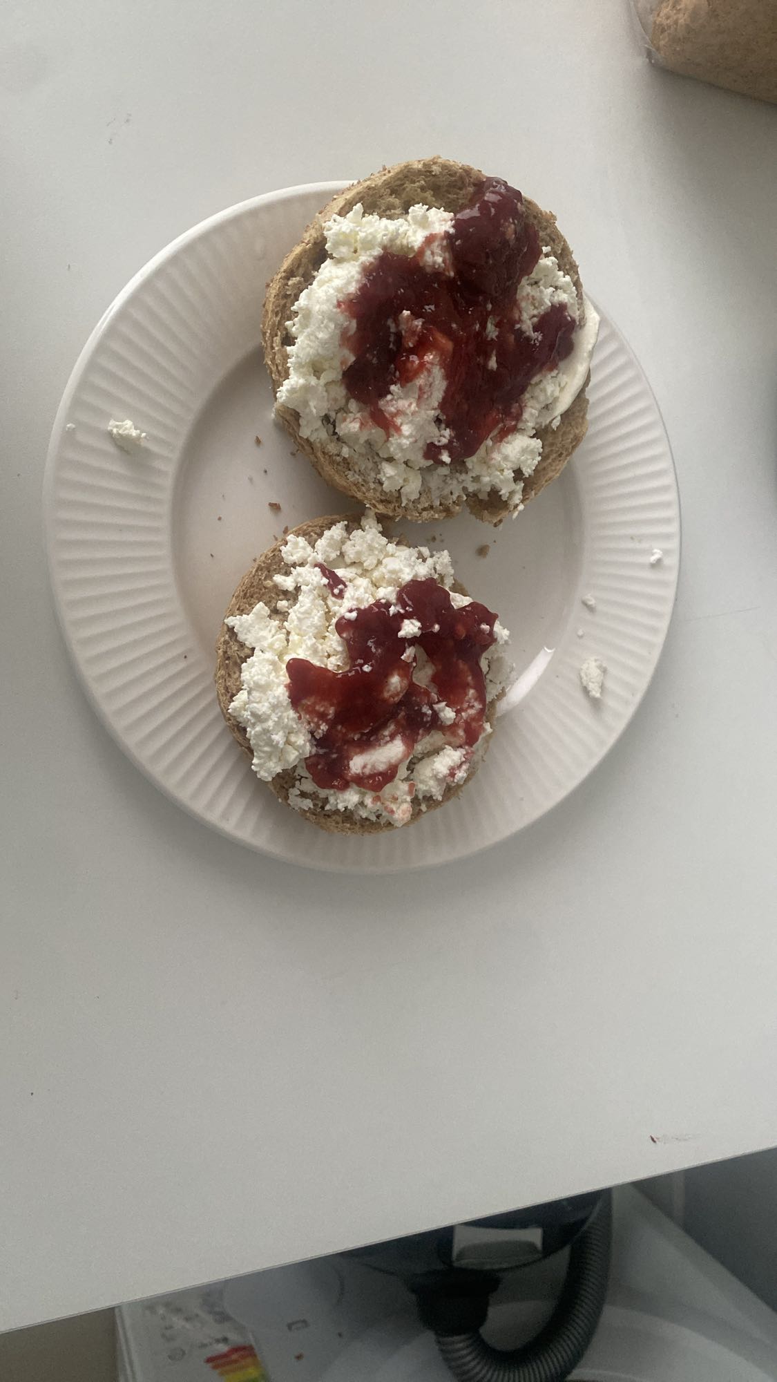 Bułki z twarogiem i dżemem