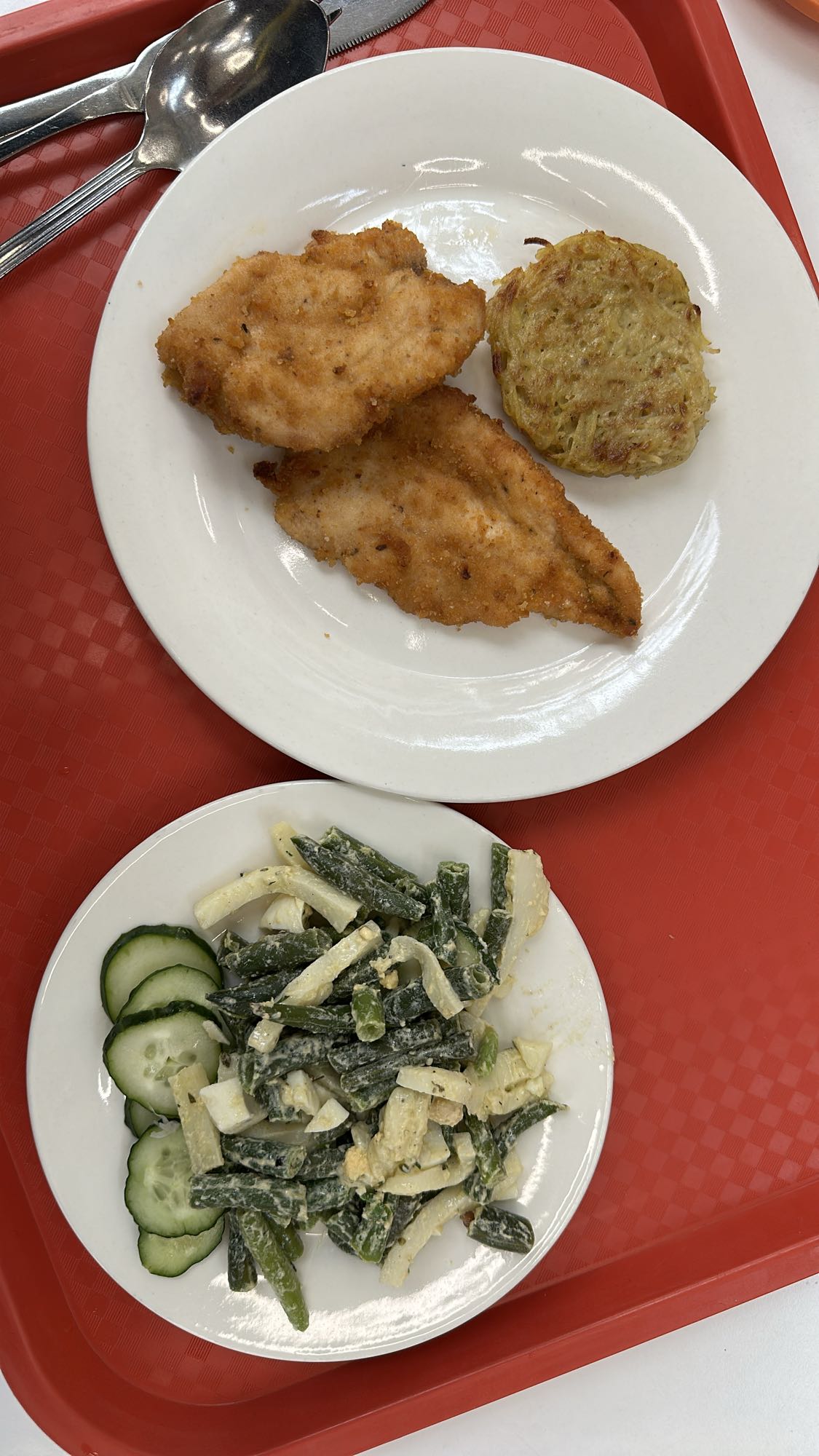 Курица с салатом