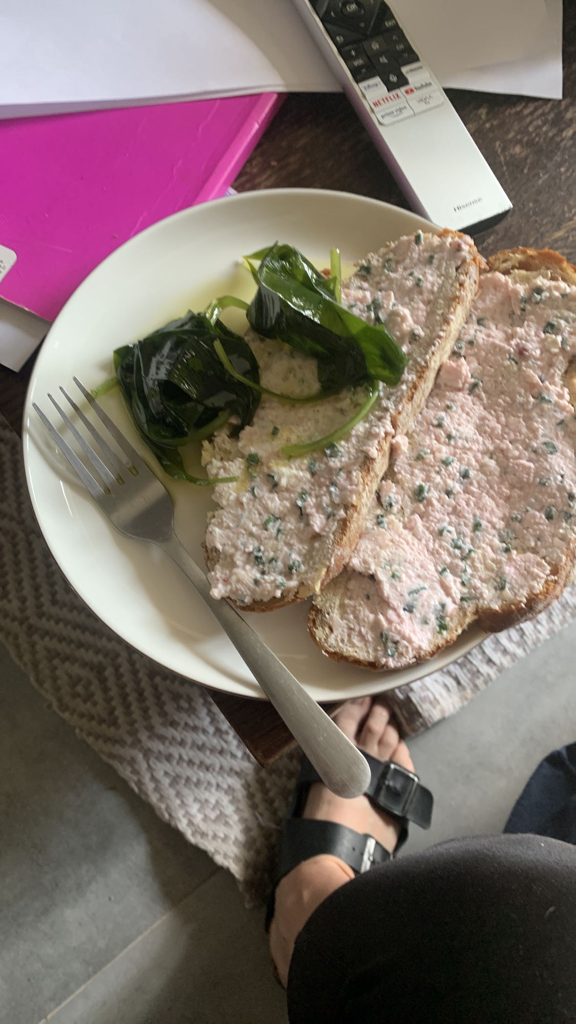 Kanapki z pastą i zieleniną