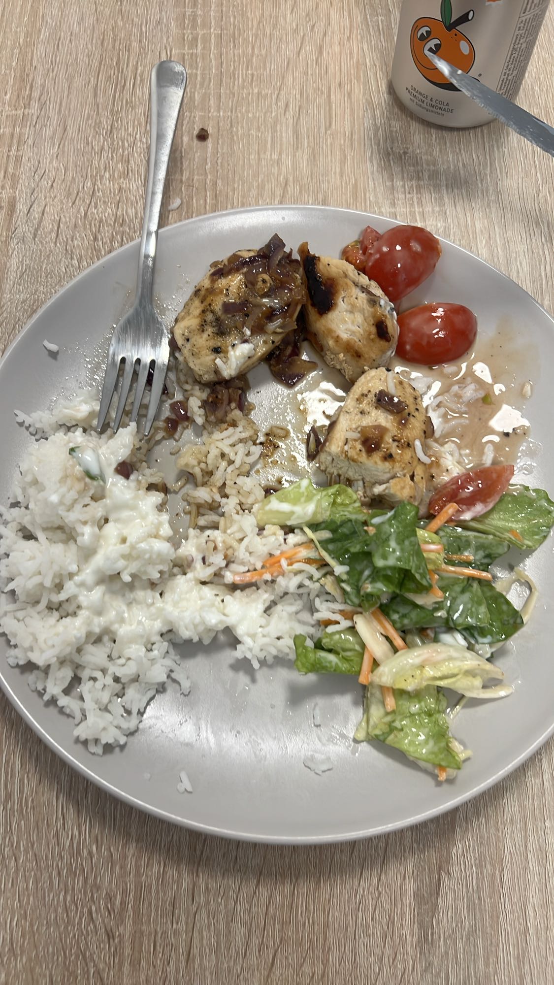 Pollo con arroz y ensalada
