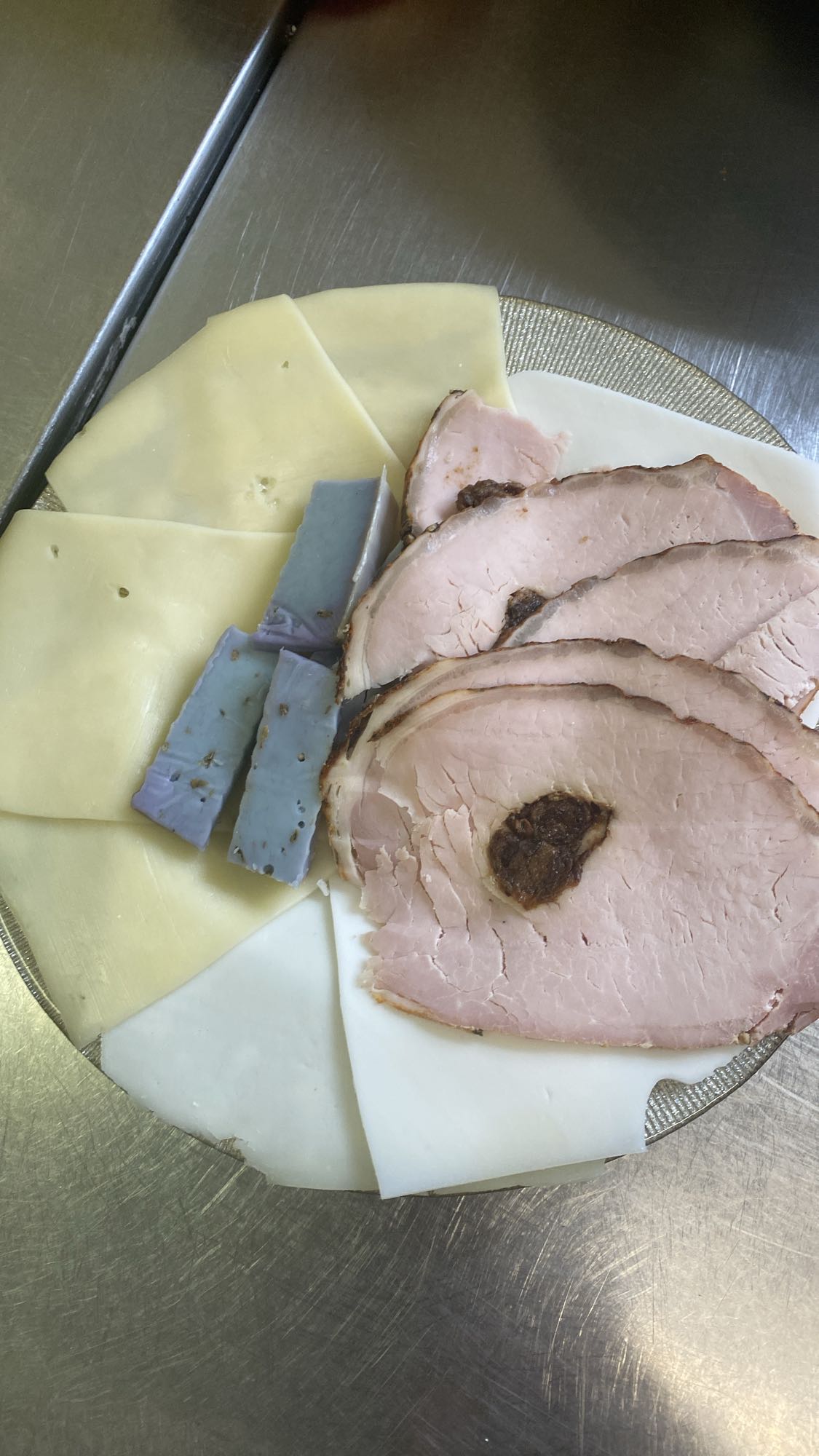 Talerz serów i mięsa