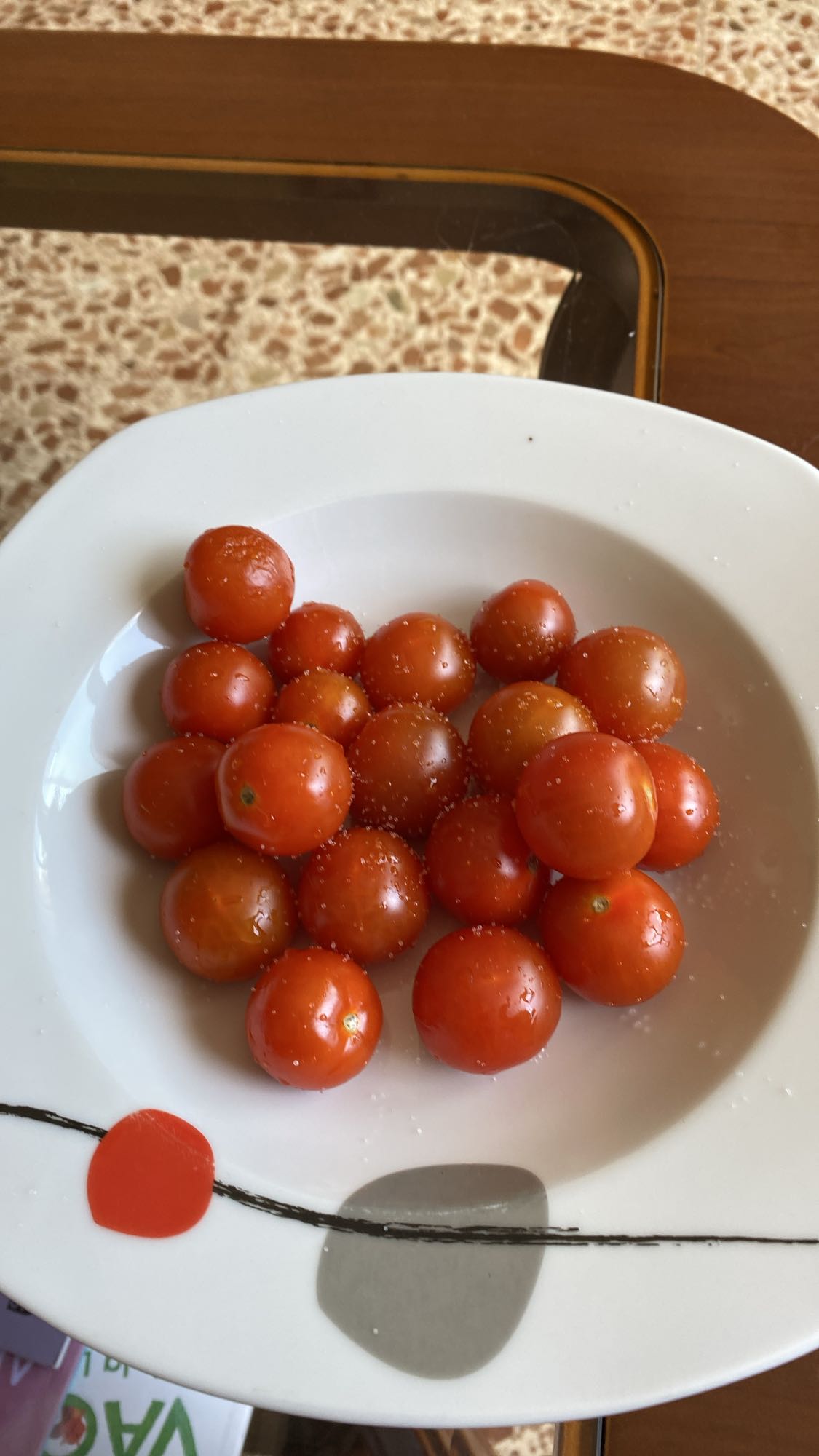 Tomàquets cirerol amb sal