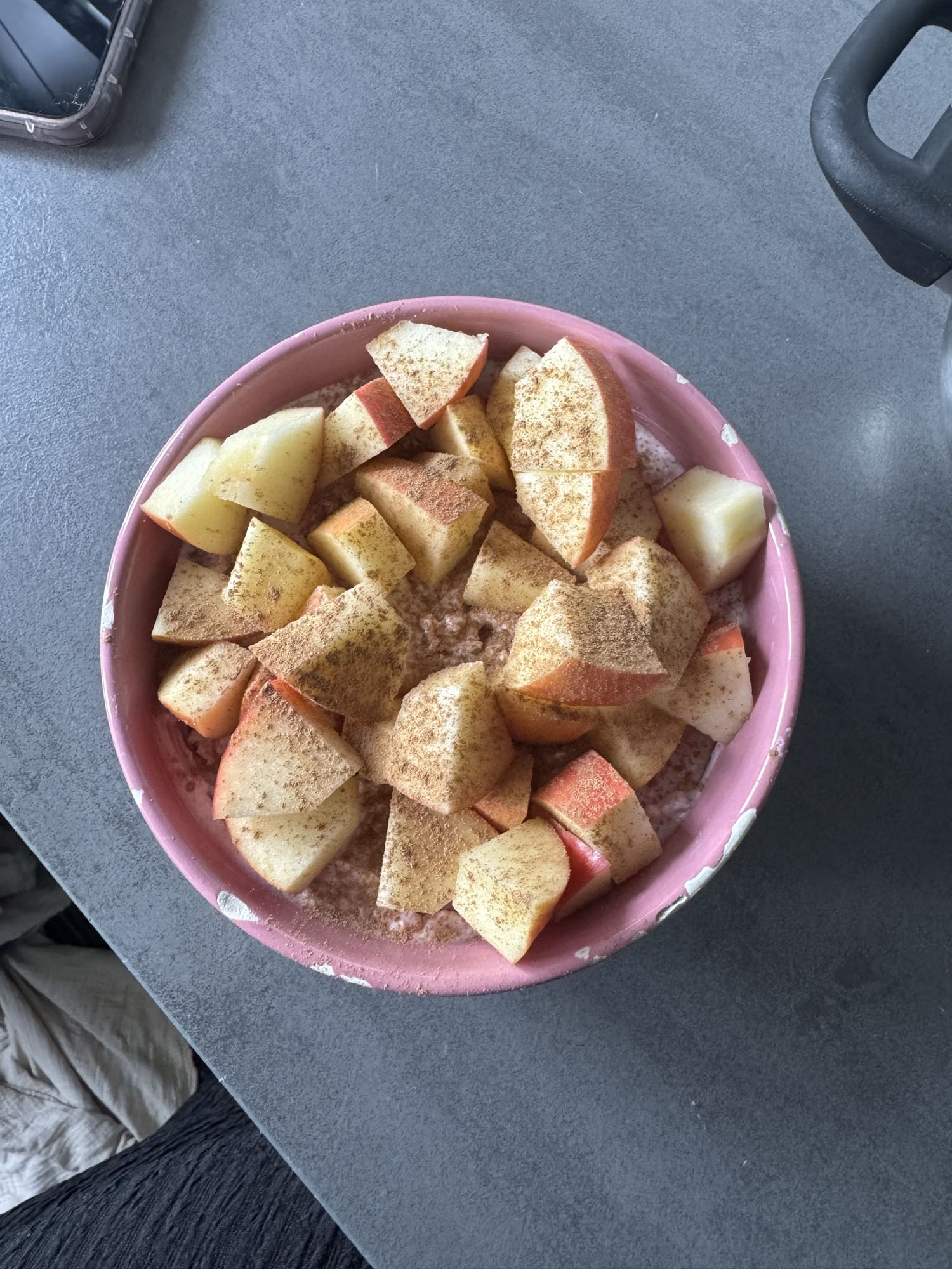 Haferbrei mit Apfel und Skyr Erdbeere