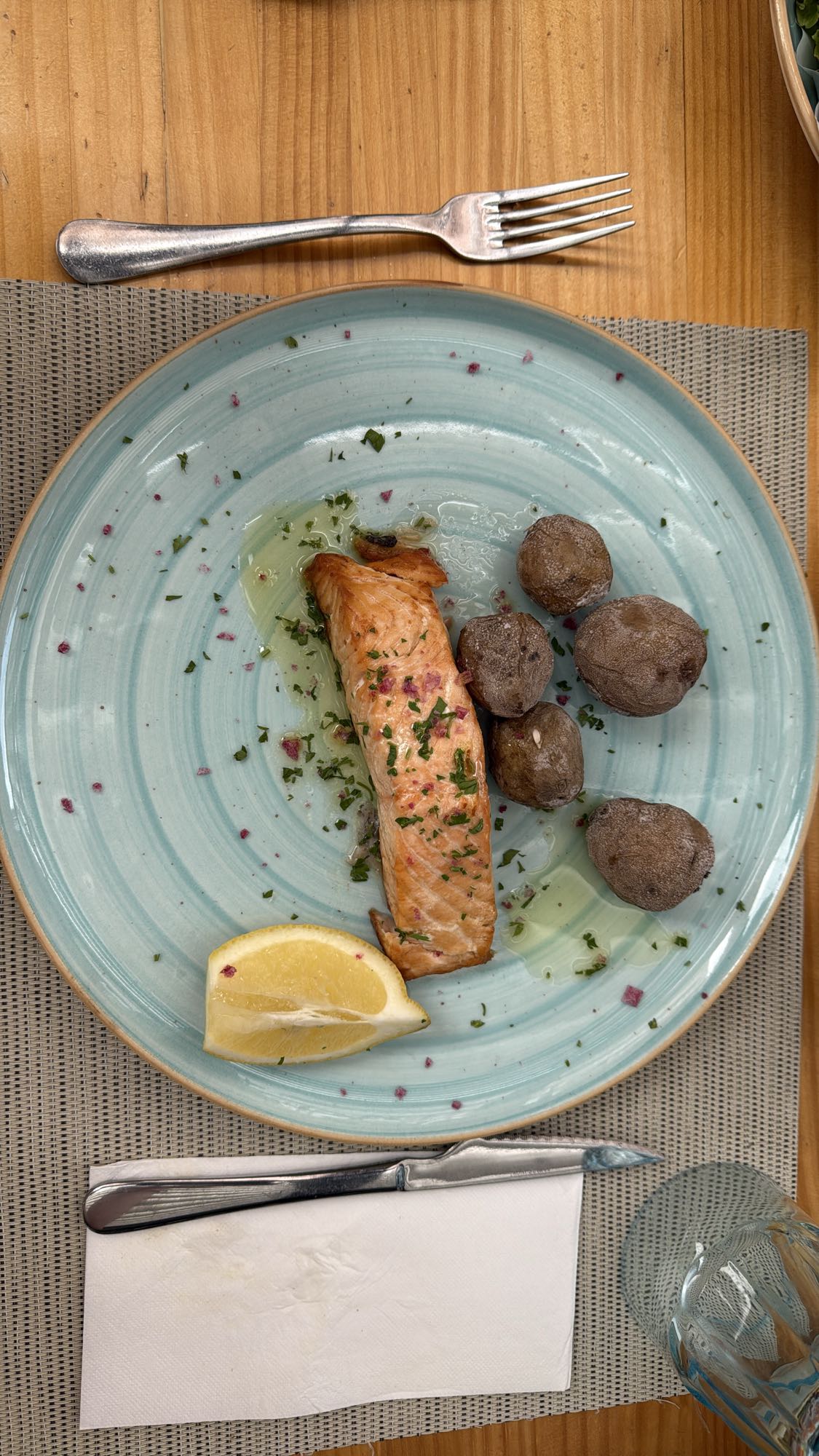 Łosoś z ziemniakami