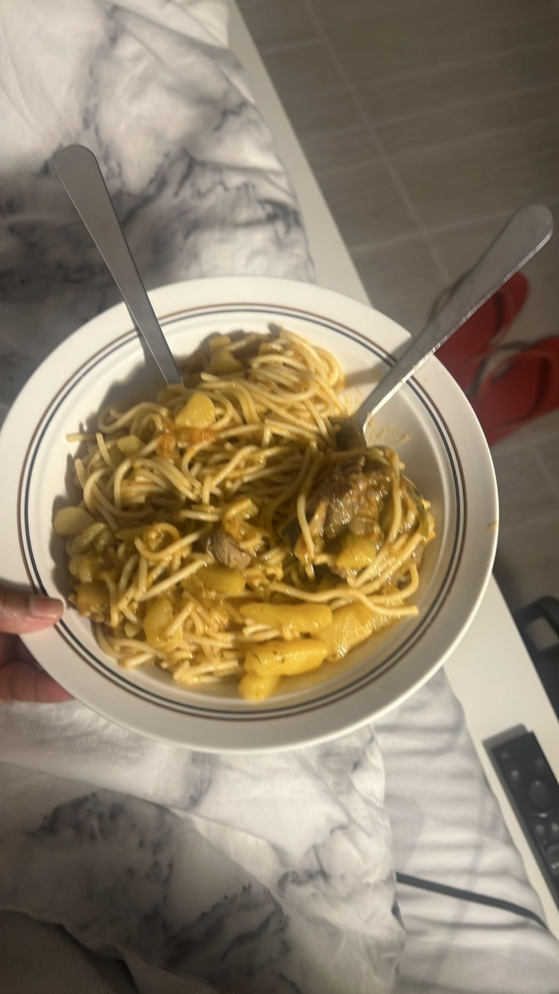 Nudlar med kött och potatis