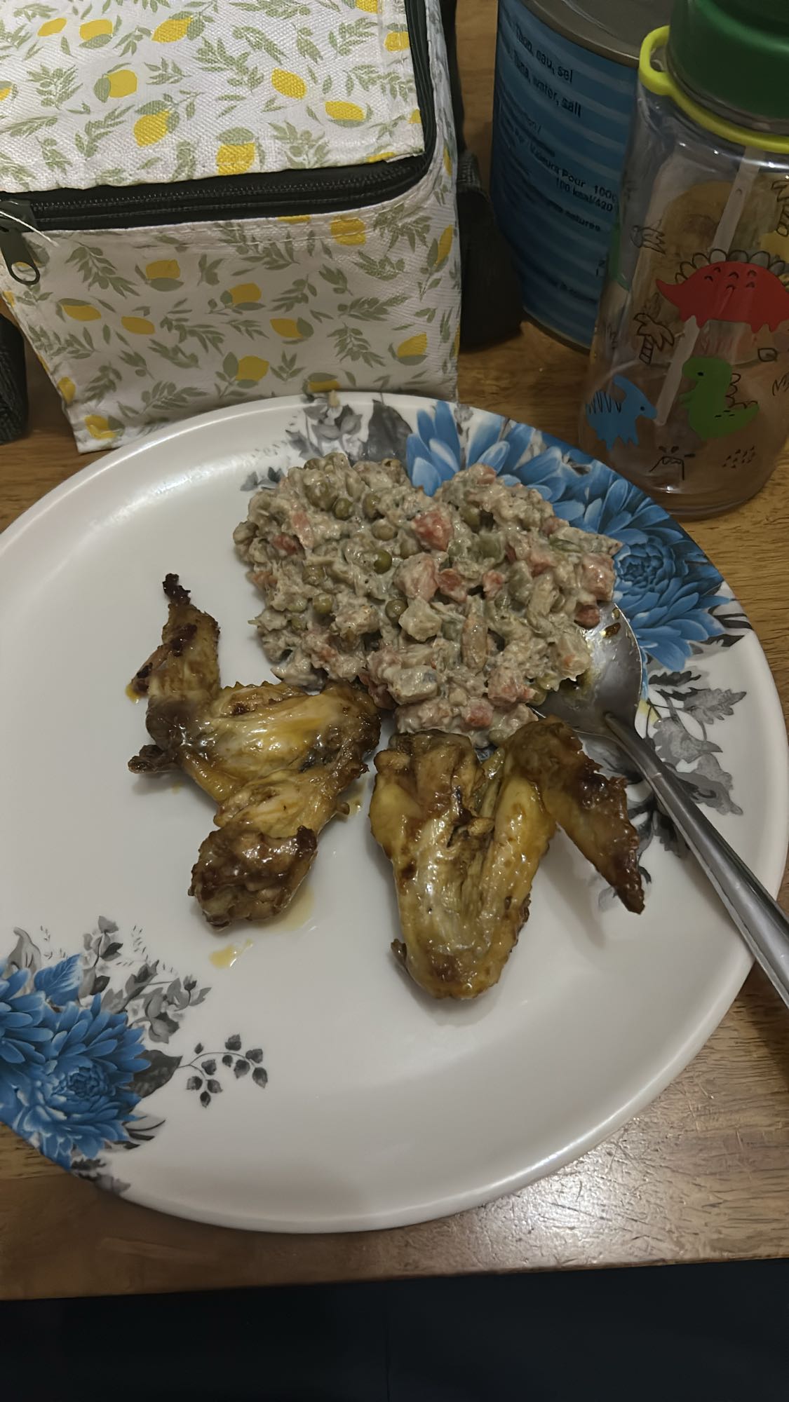 Ailes et salade russe