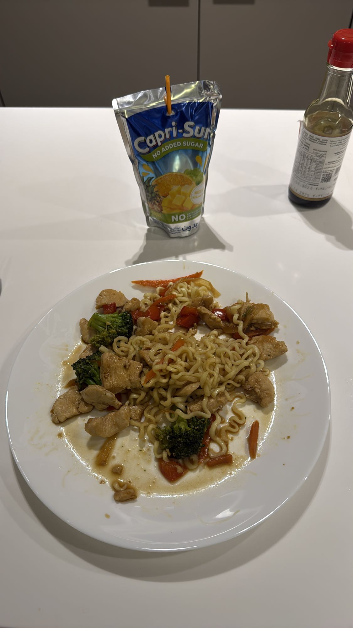 Лапша с курицей и овощами