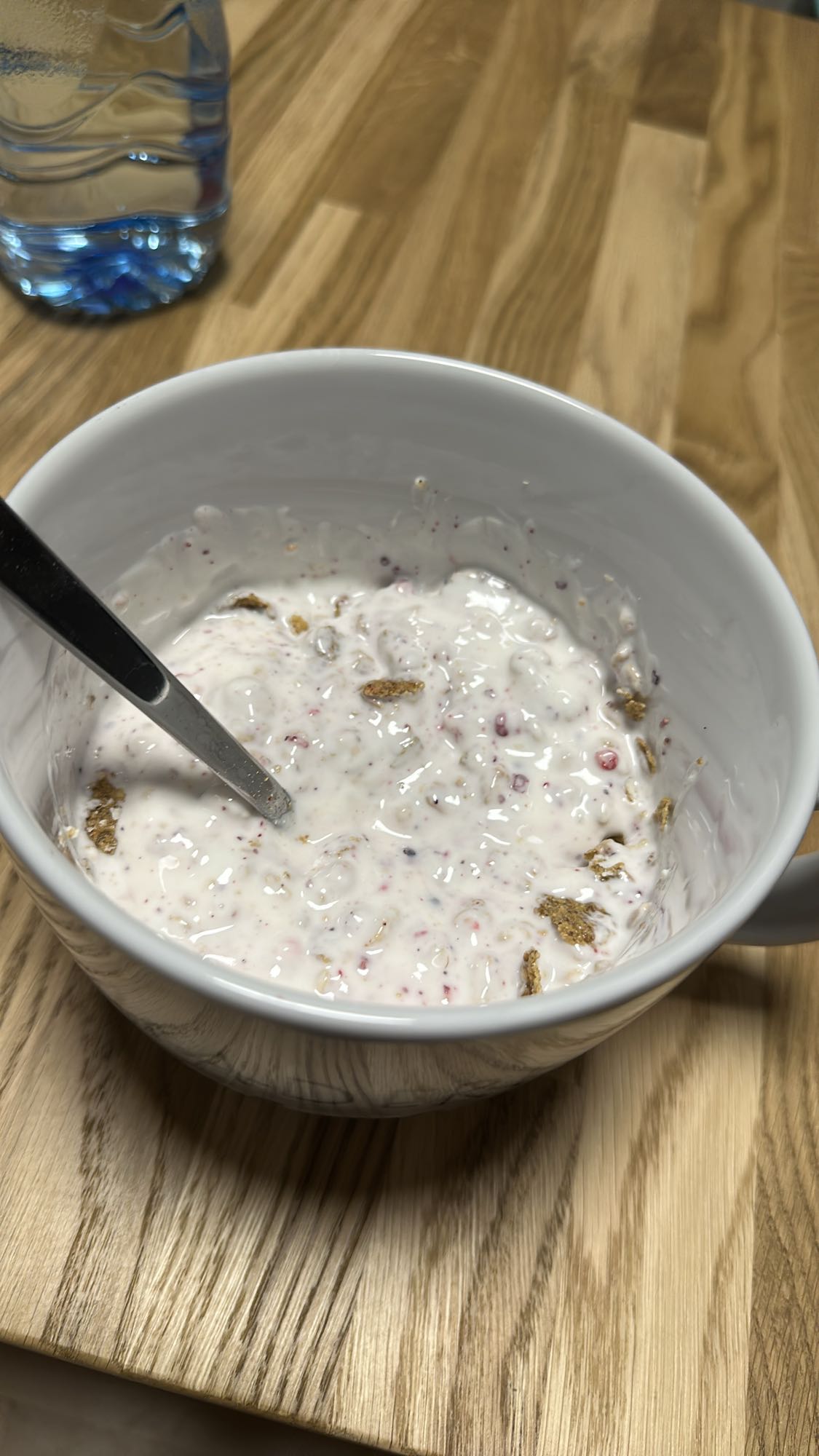 Jogurt z musli i owocami