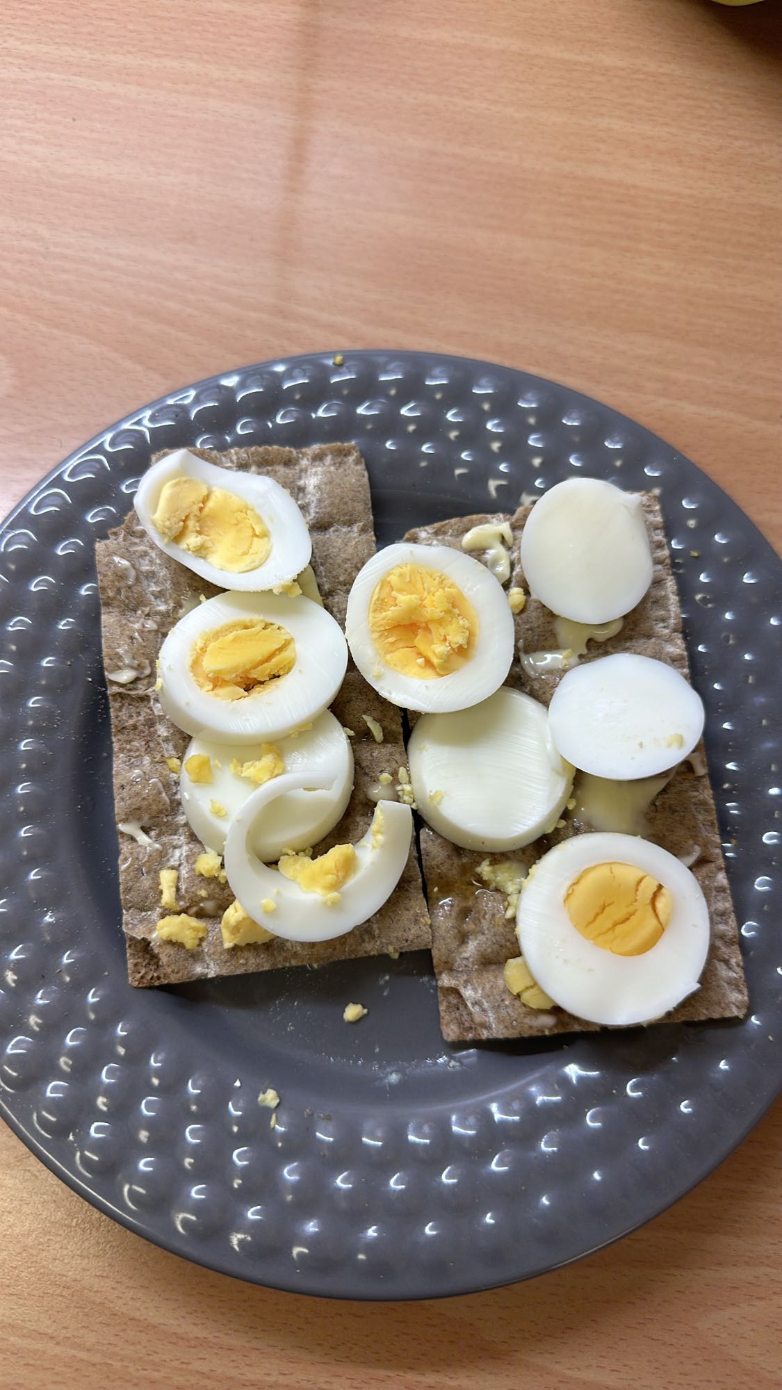 Knäckebröd med ägg