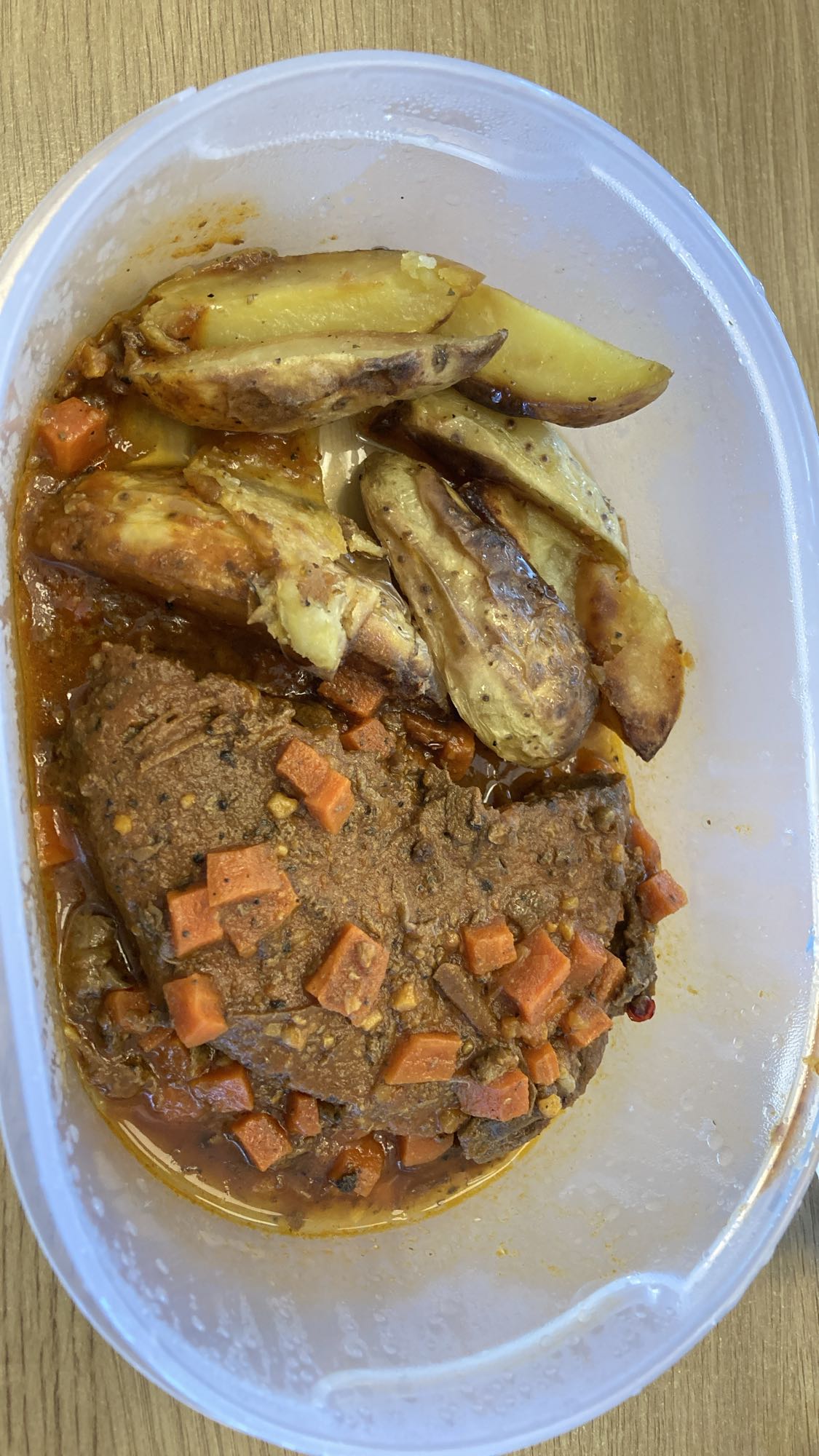 Köttgryta med potatisklyftor