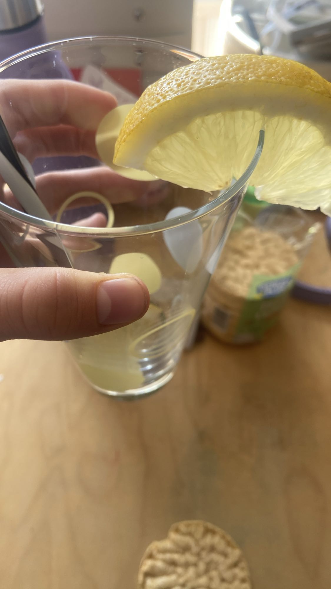 Limonada y galleta de arroz