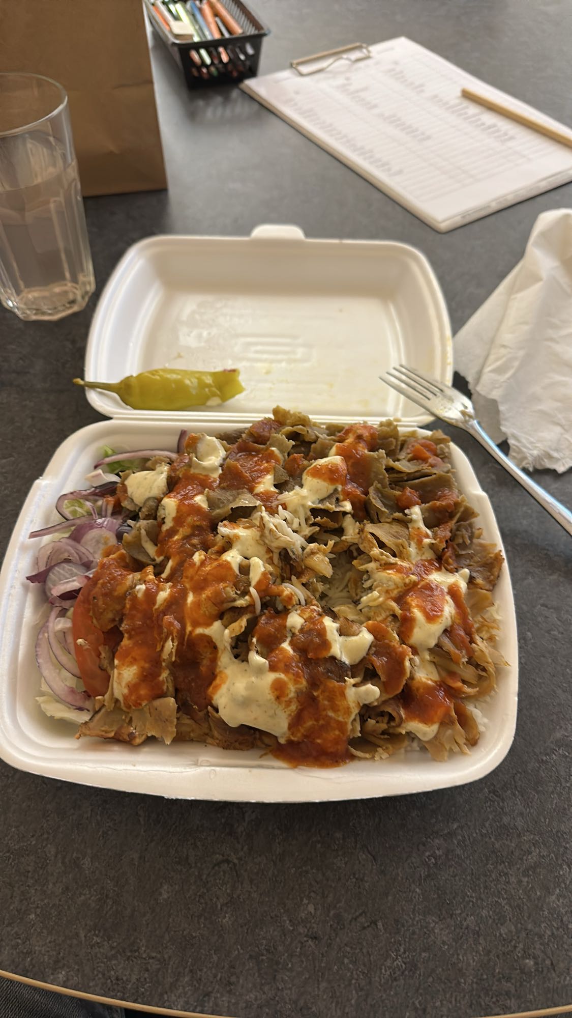 Kebabtallrik med sås