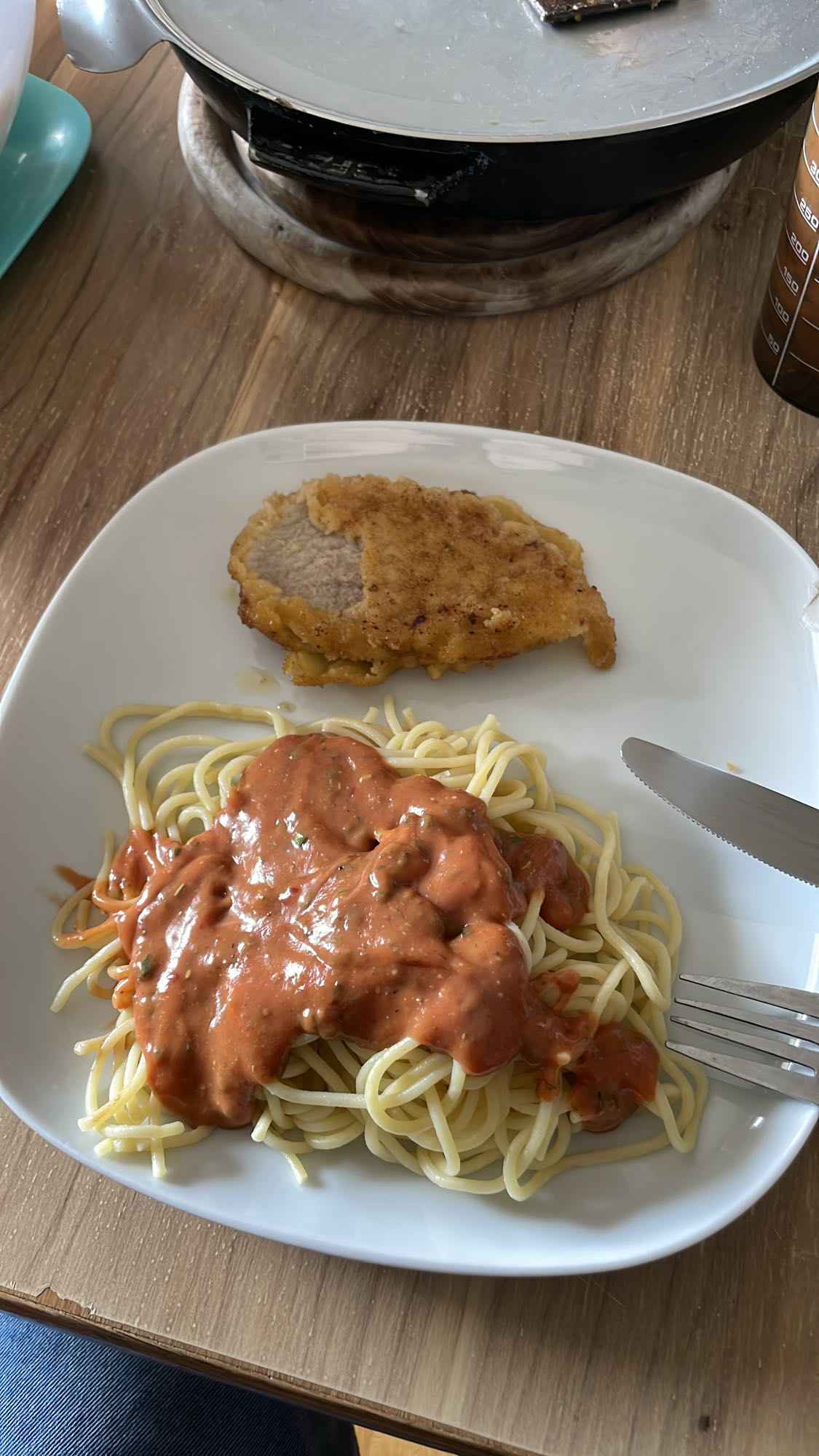 Espaguetis con salsa y carne