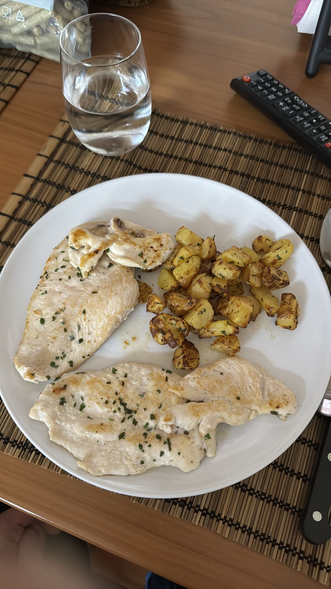 Pollo con papas asadas