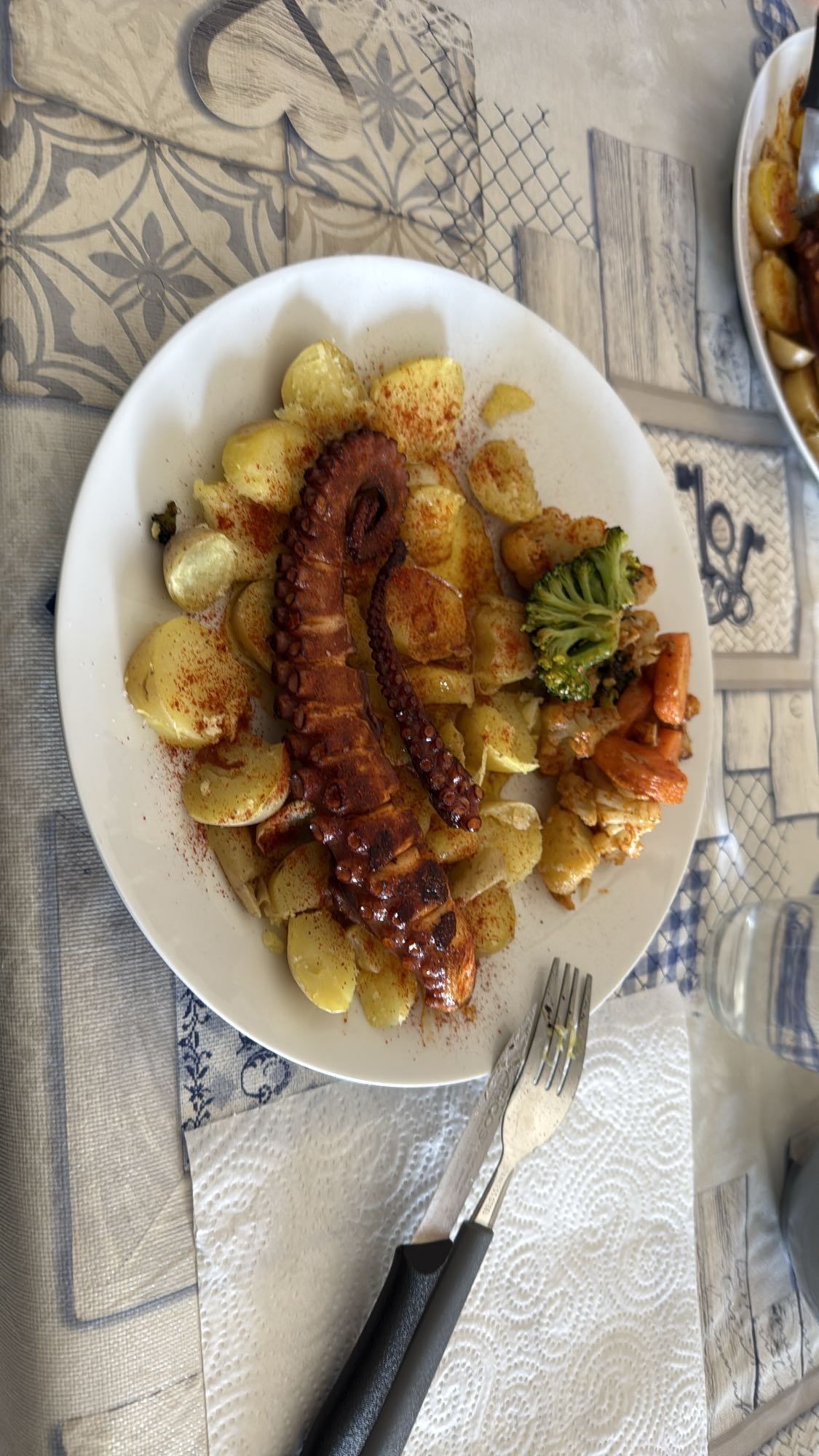 Pulpo con papas y verduras