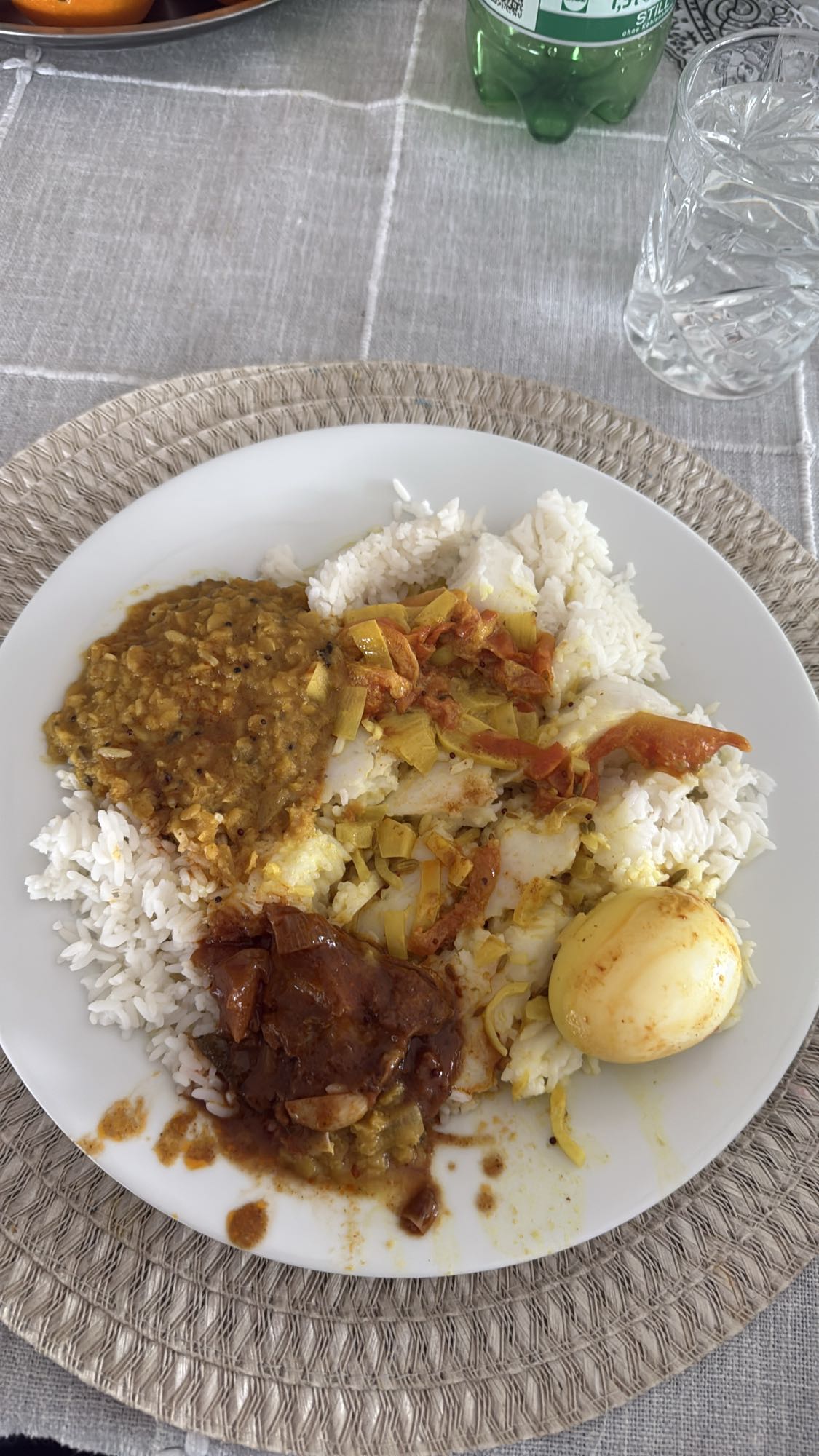 Riso con curry e uovo